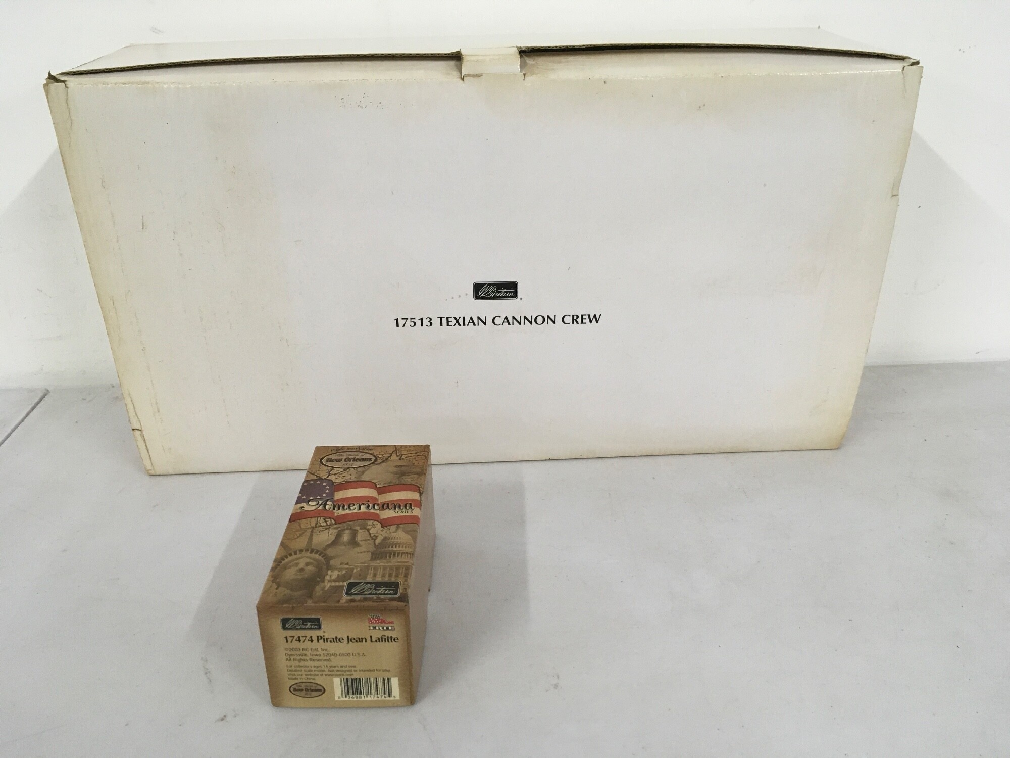 2 x boxed  Britains sets featuring 17474 Pirate Jean Lafitte and 17513 Texian Cannon Crew.  No reserve (2)