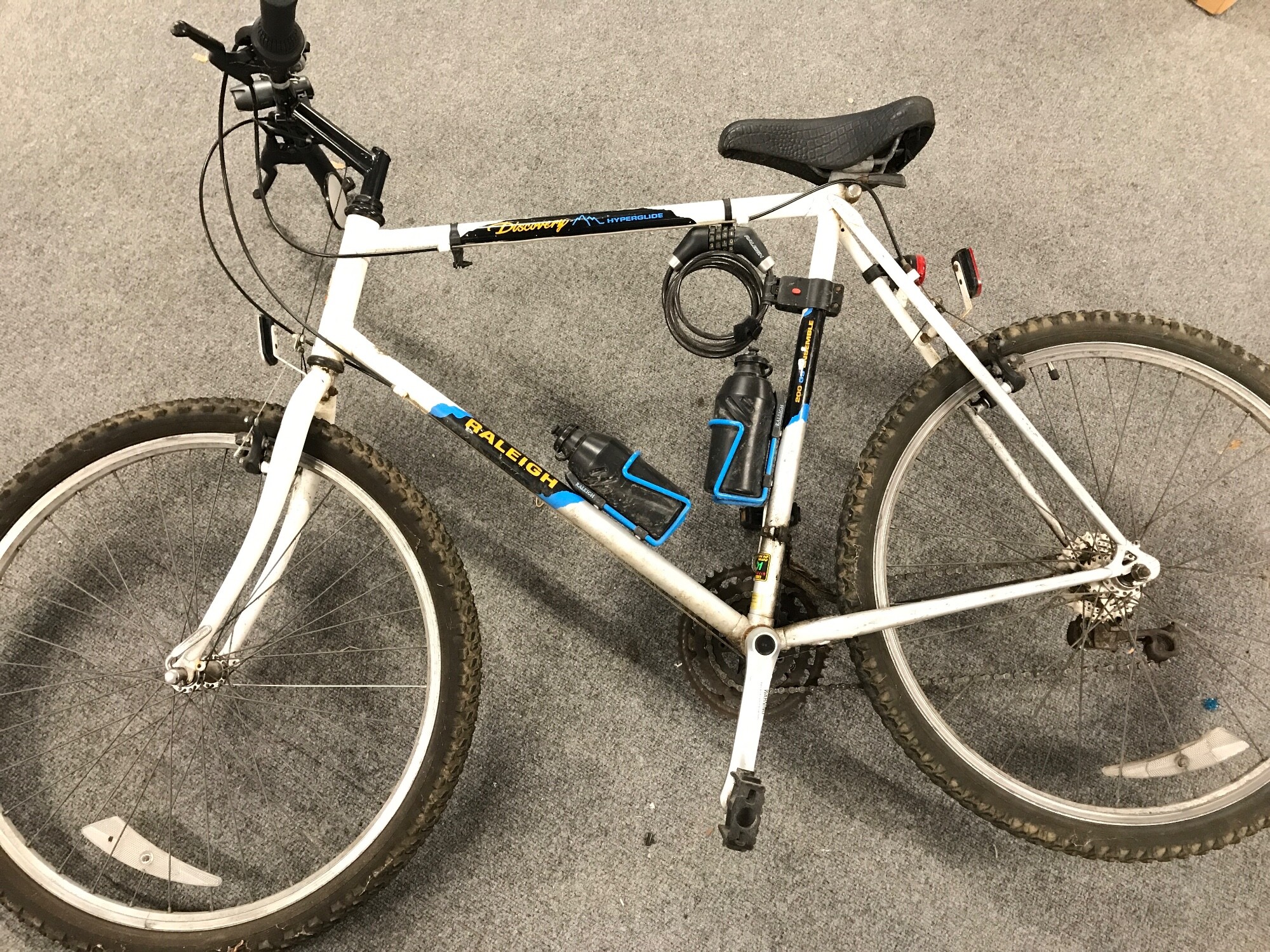 A Raleigh Discovery Hyperglide Mountain Bike. No Reserve.
