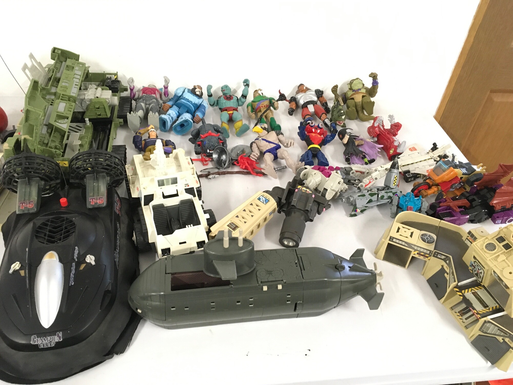 A collection of Action figures and other toys from the 1980s featuring Thundercats, MOTU, GI Joe, Micromachines etc. (2)