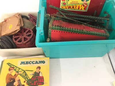 2 Boxes Comtaimg Meccano with Manuals. No Reserve. (2).