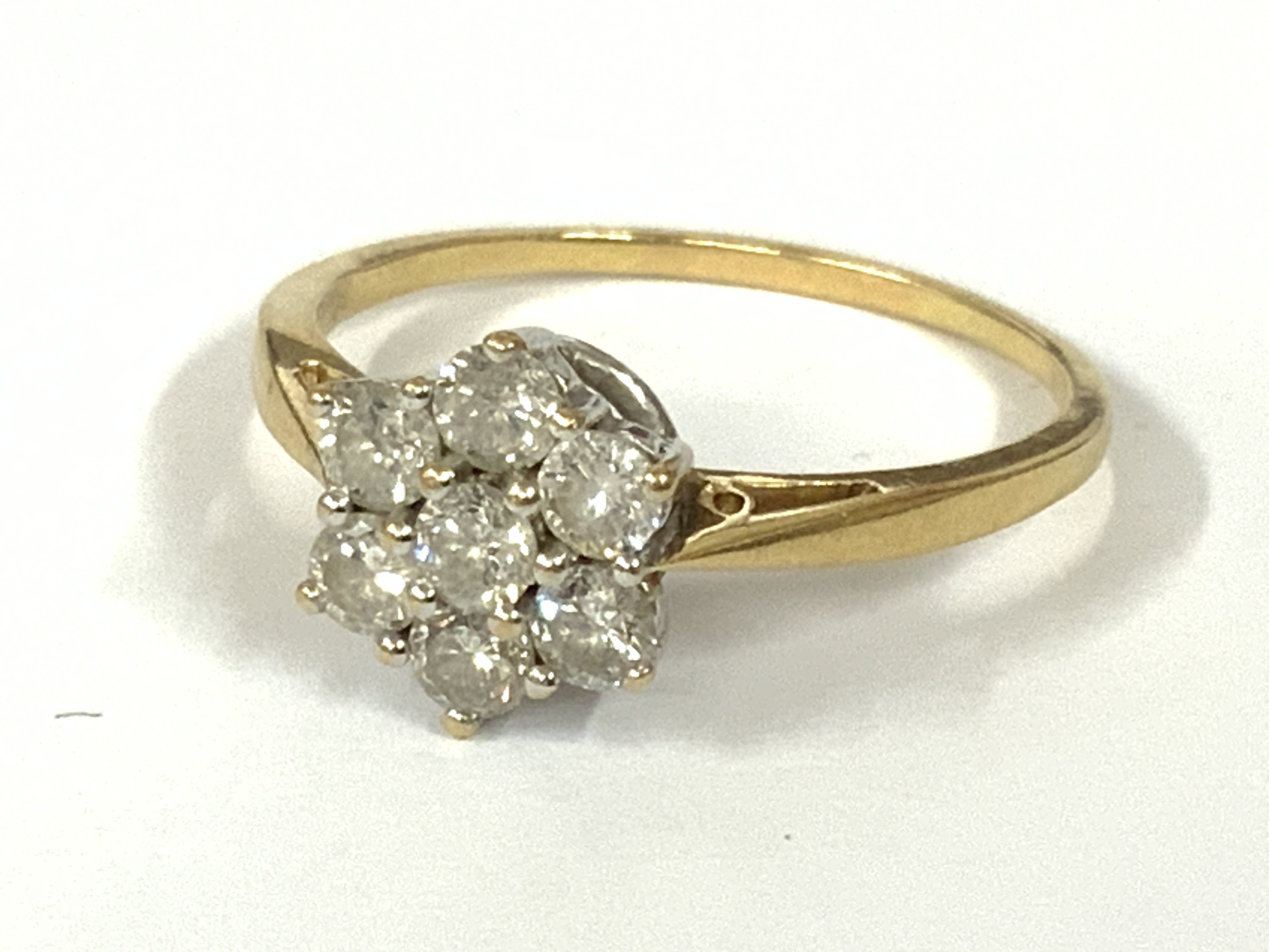 18ct gold diamond cluster ring, 1.00ct of diamonds. Approx ring size W/X. Approx 4 .3 g. Postage category A