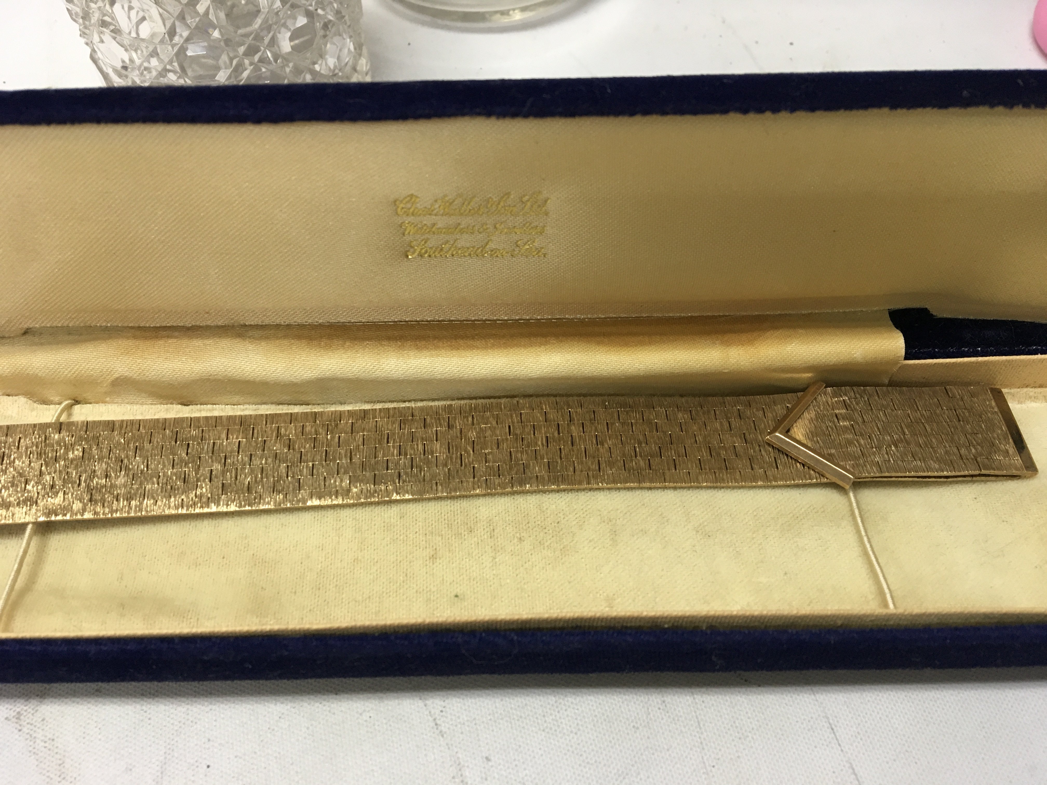 A 9ct gold bracelet 51 grams .