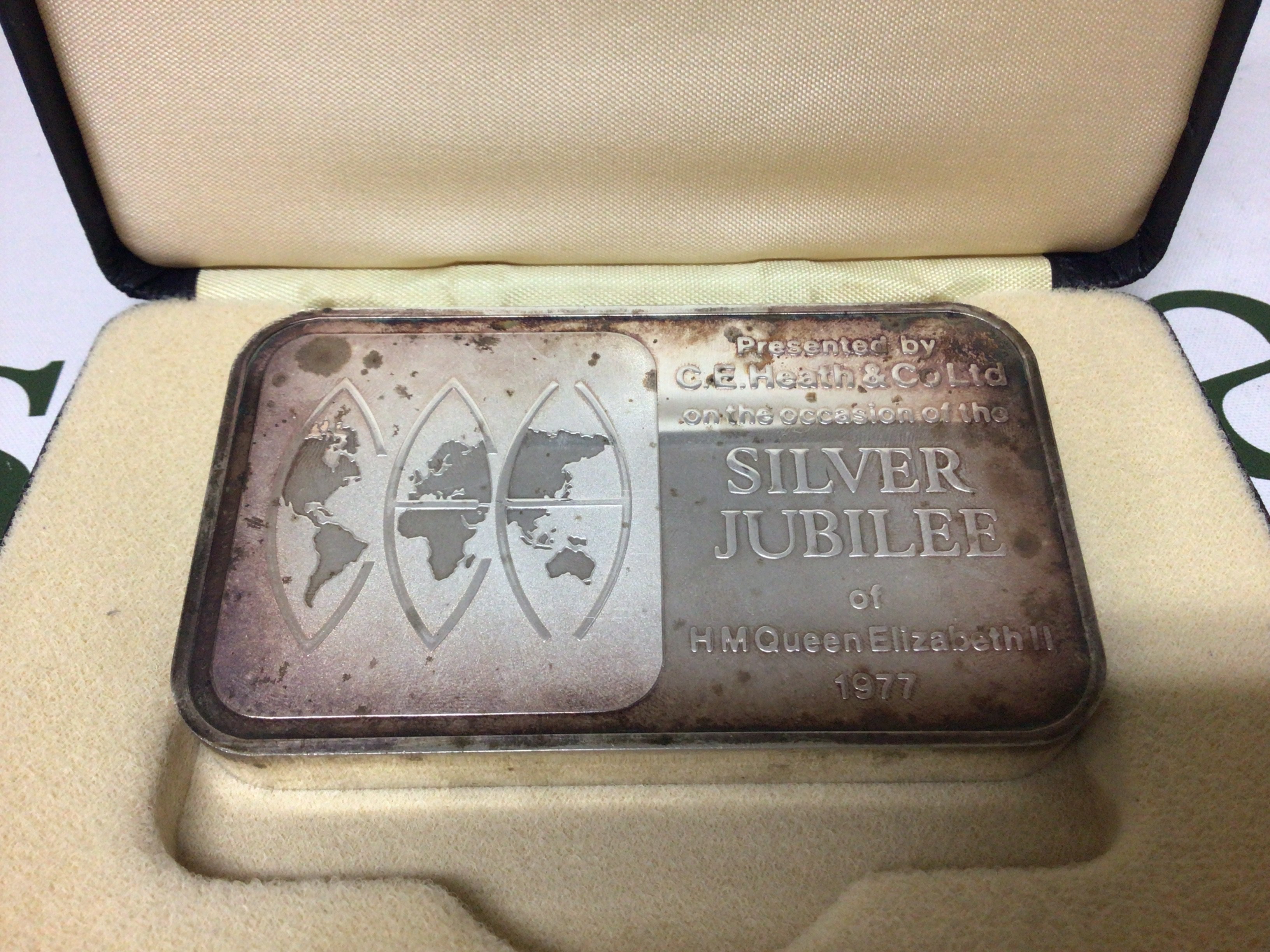 A Silver Jubilee 1977 Ingot with Britannia hallmarks weight 500g