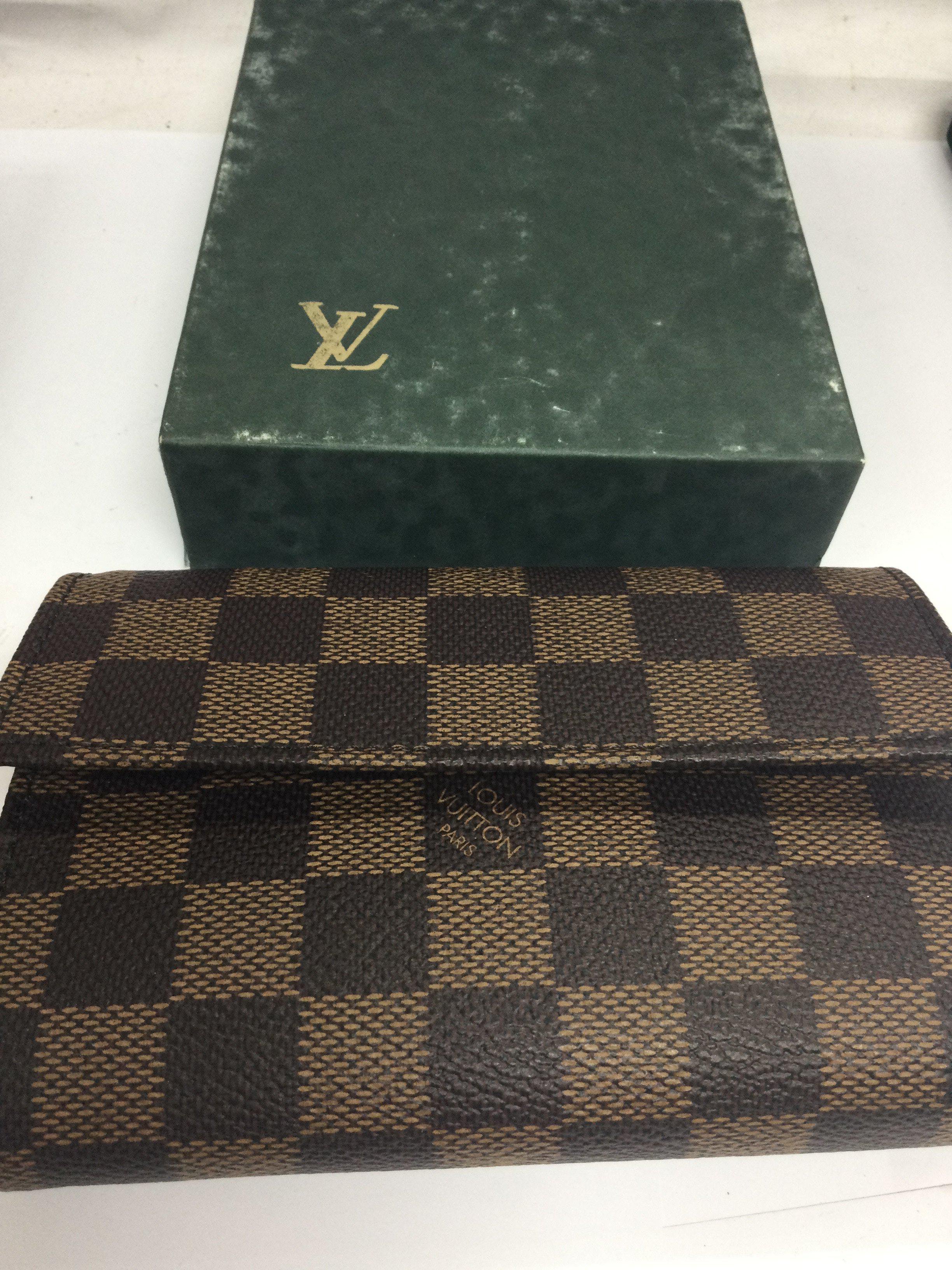 withdrawn - A Louis Vuitton purse with original box.