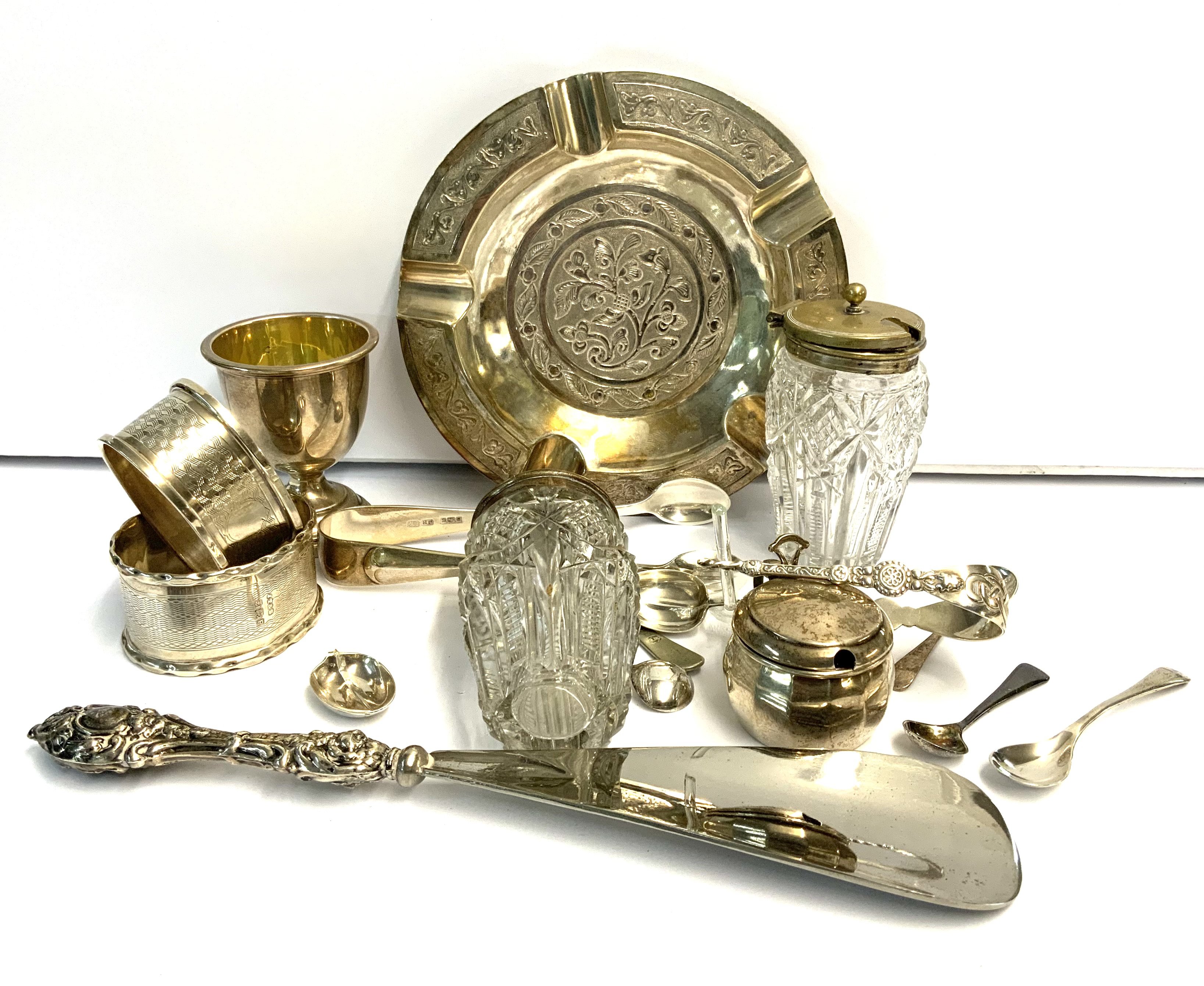A mixed lot of hallmarked silver and white metal items. (A)
