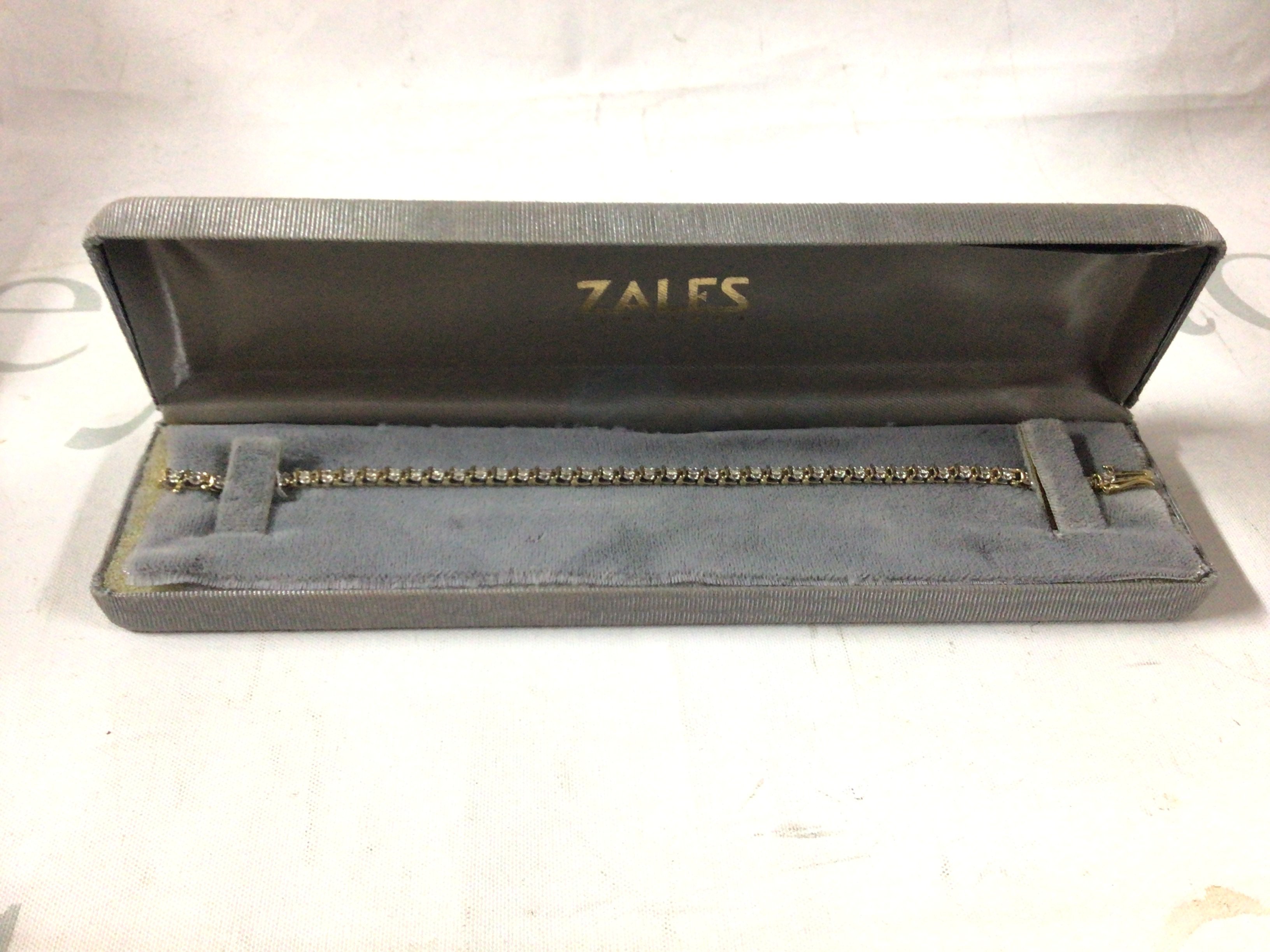 A 14ct tennis bracelet. Approx weight 7.5 grams.