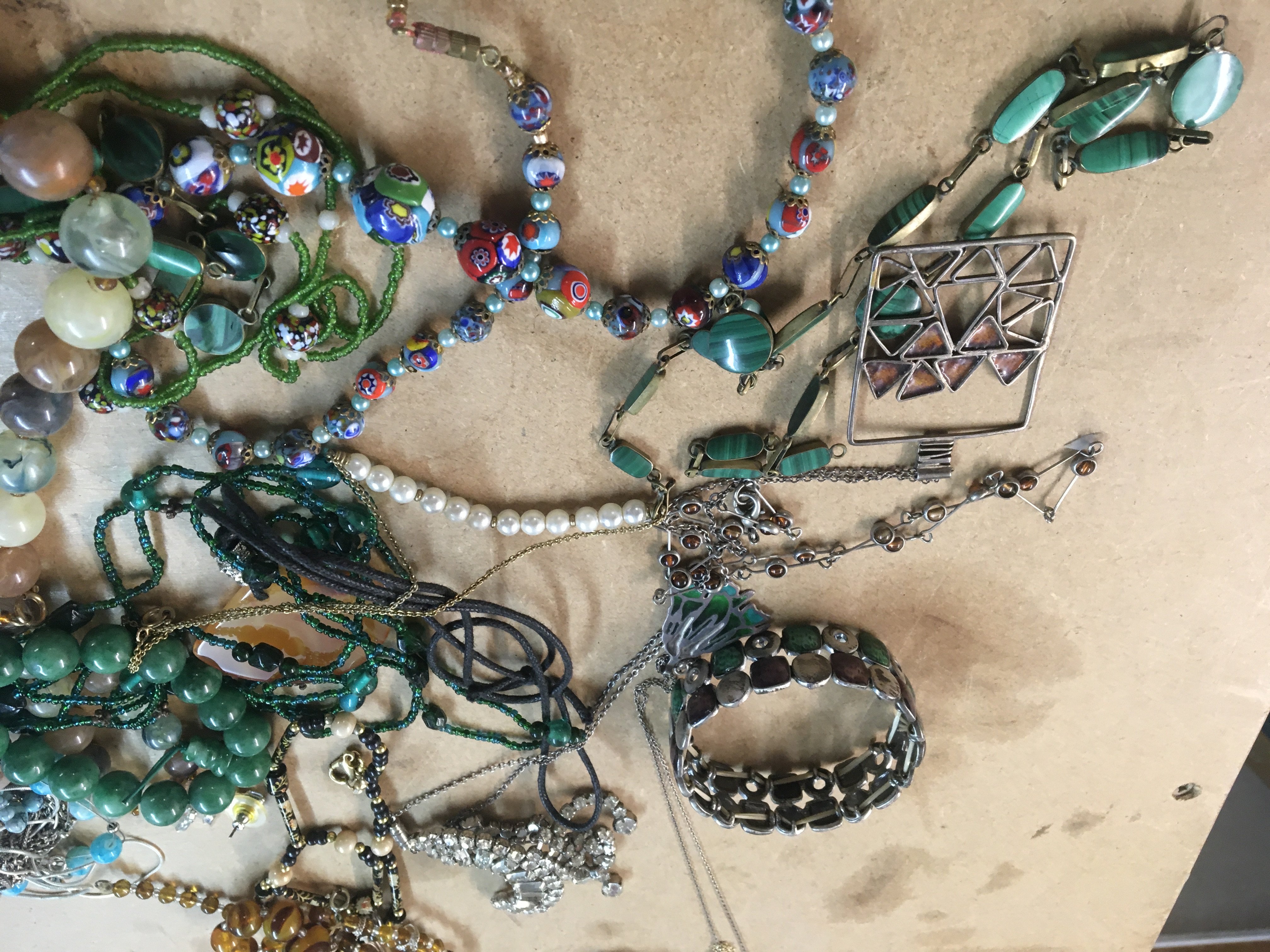 A collection of costume jewellery including silver enamel and malachite (2)