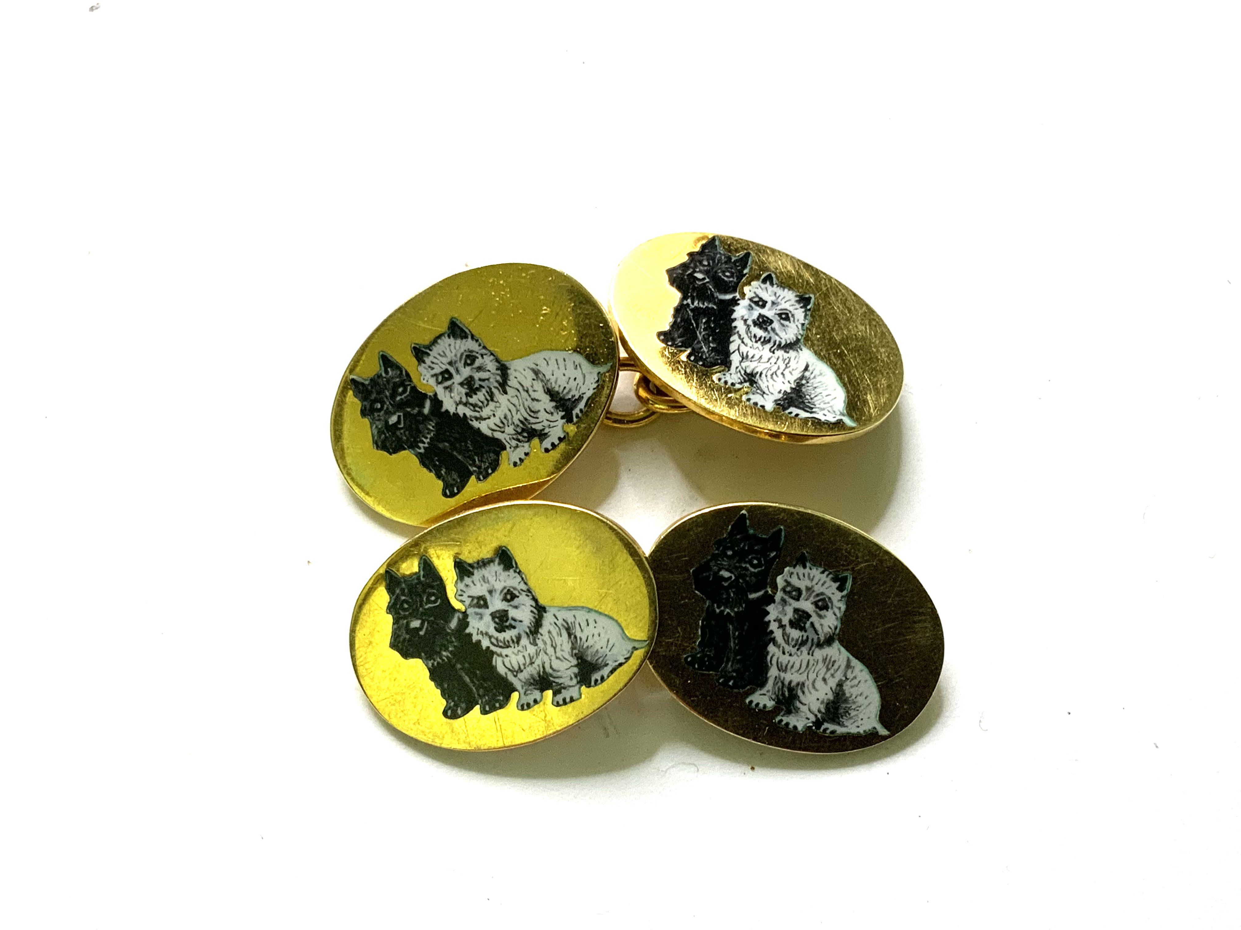 A pair of 9ct gold hallmarked and enamel scottie dog (Black & White Whisky Logo) cufflinks. 12.9g (A)