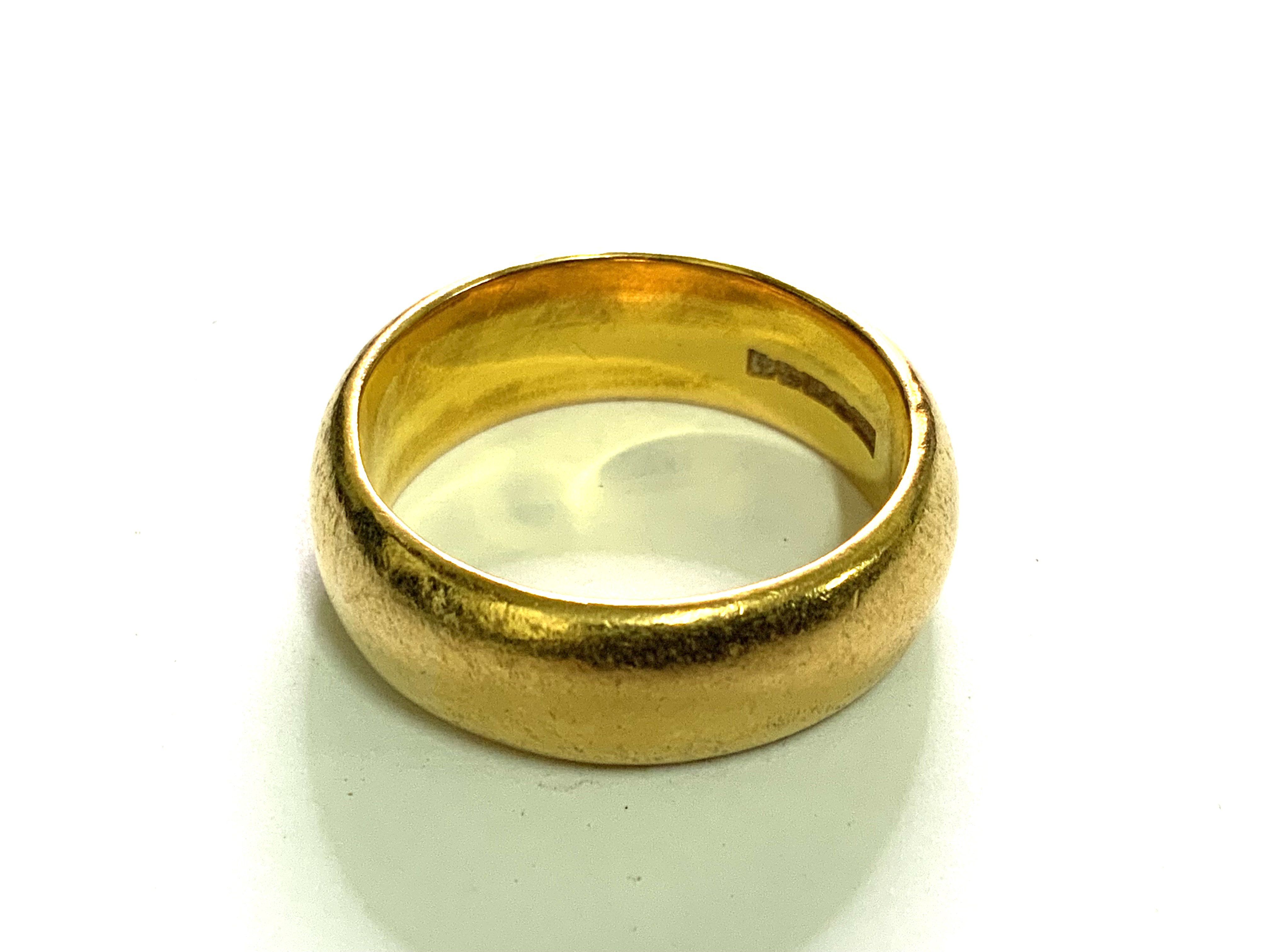 A heavy 22ct gold wedding band, Size Q, 14.14g (A)