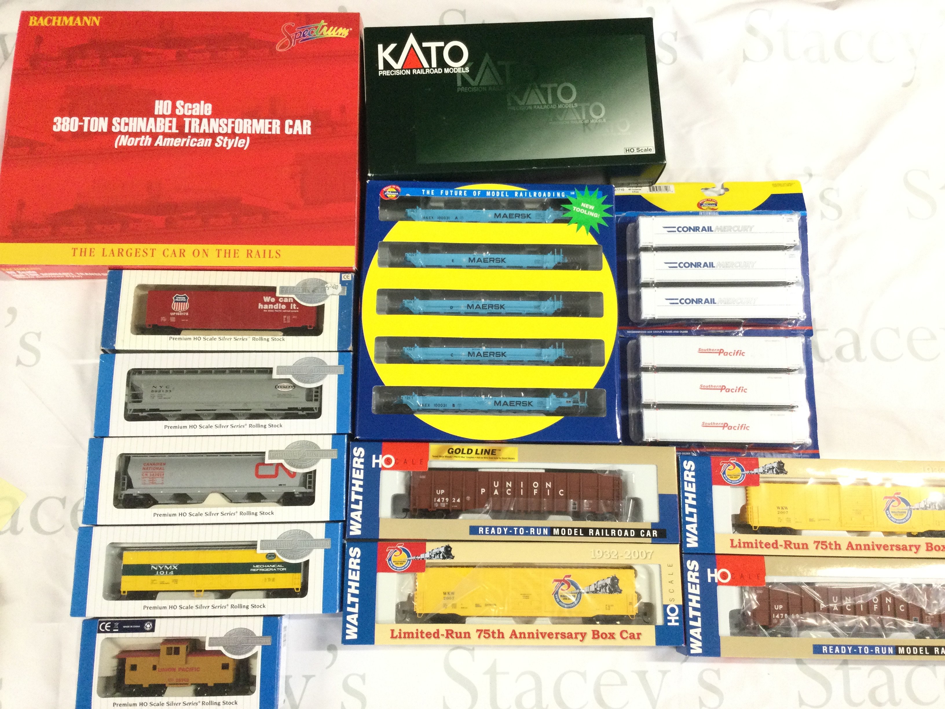 A Collection of Boxed H0 Gauge Rolling Stock Etc. By Various Makes. Walthers. Bachman. Spectrum. kato.