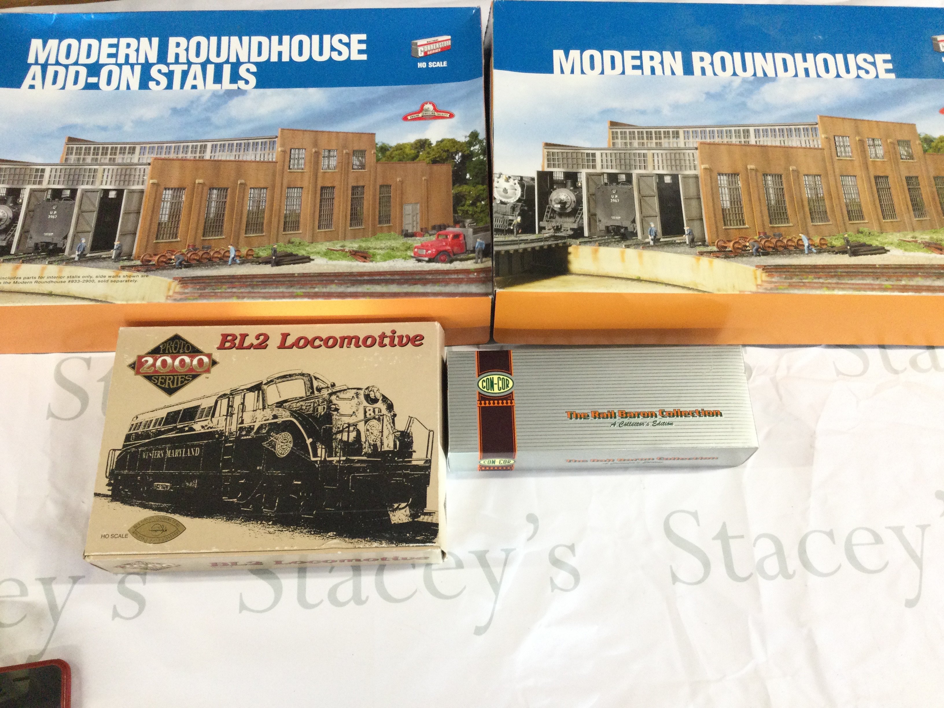 2 Boxes Containing H0 Gauge Model Kits. Rolling Stock. And 2 Locomotives.