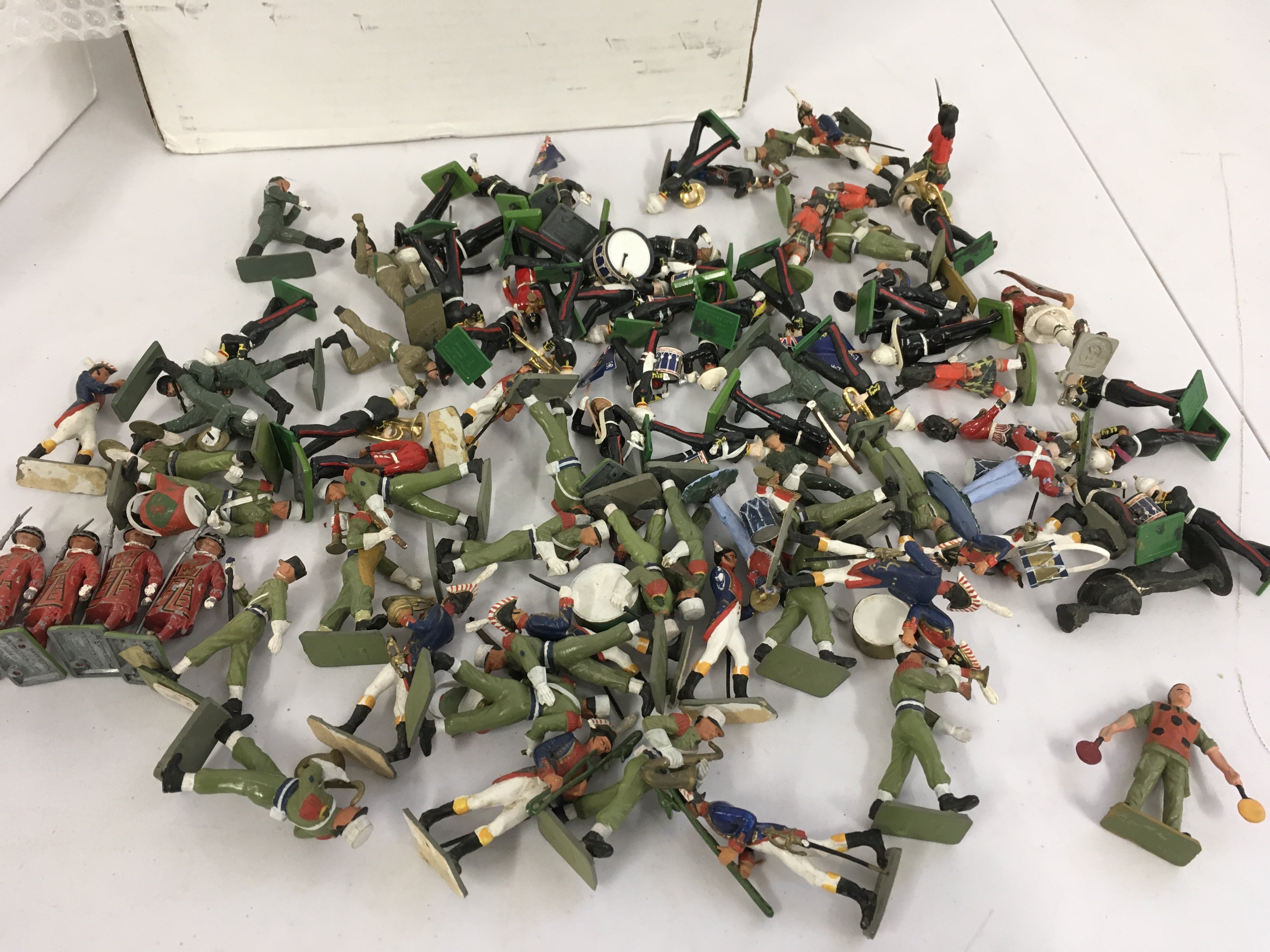 A collection of loose metal and plastic military miniatures including musicians. By Britains..Starlux etc. No reserve