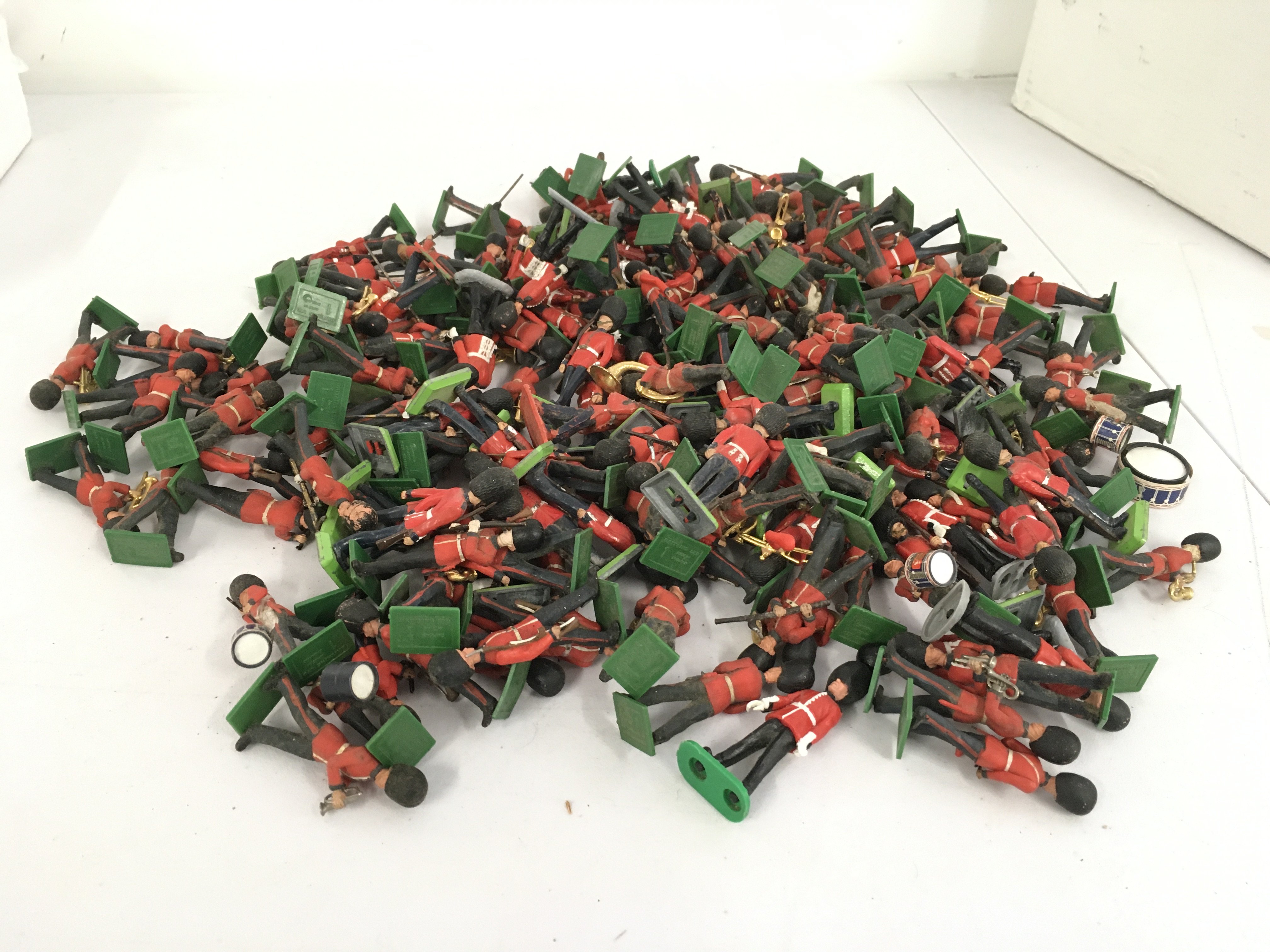 A collection of loose plastic military figures by Britains primarily musicians. No reserve