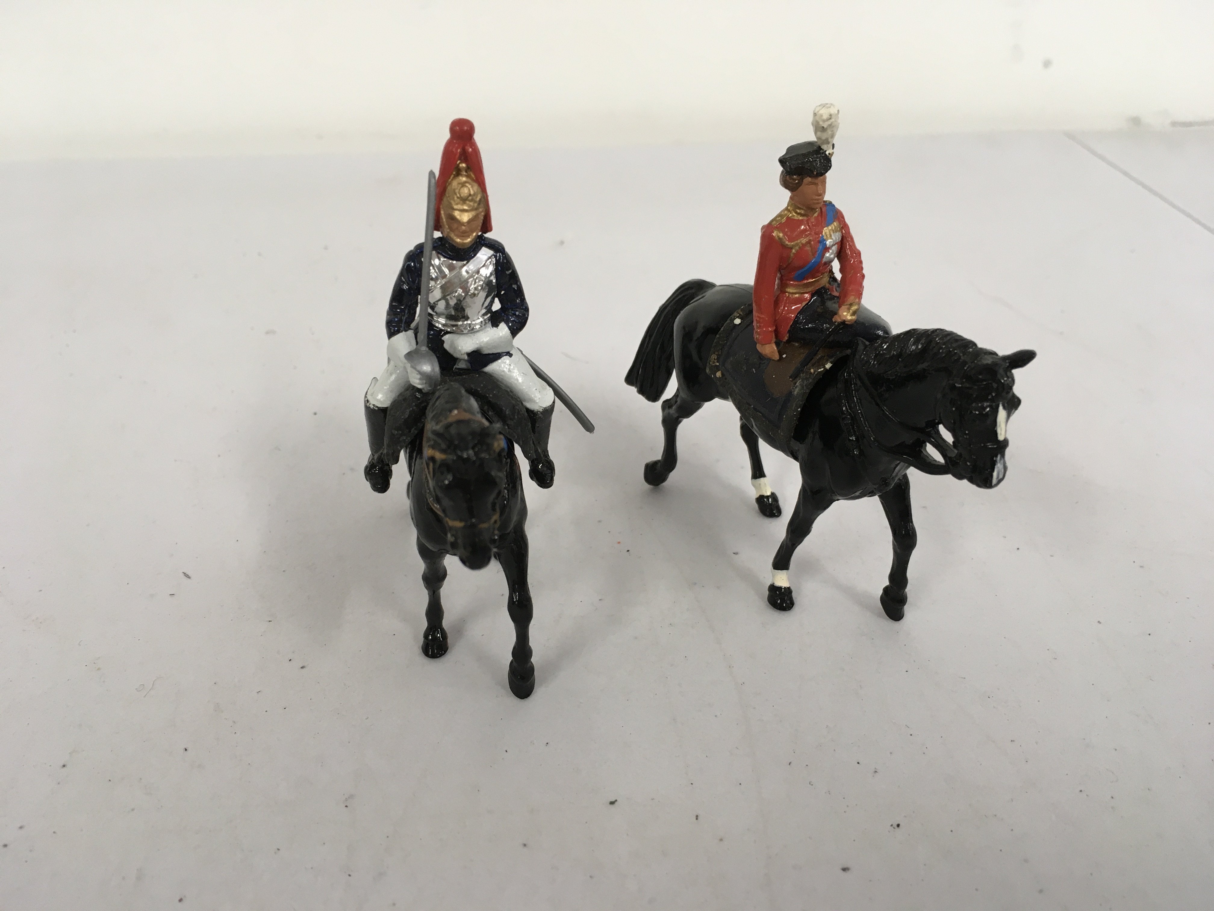 Loose metal Britains Mounted HH Queen also Mounted Blues and Royals Officer. No reserve.
