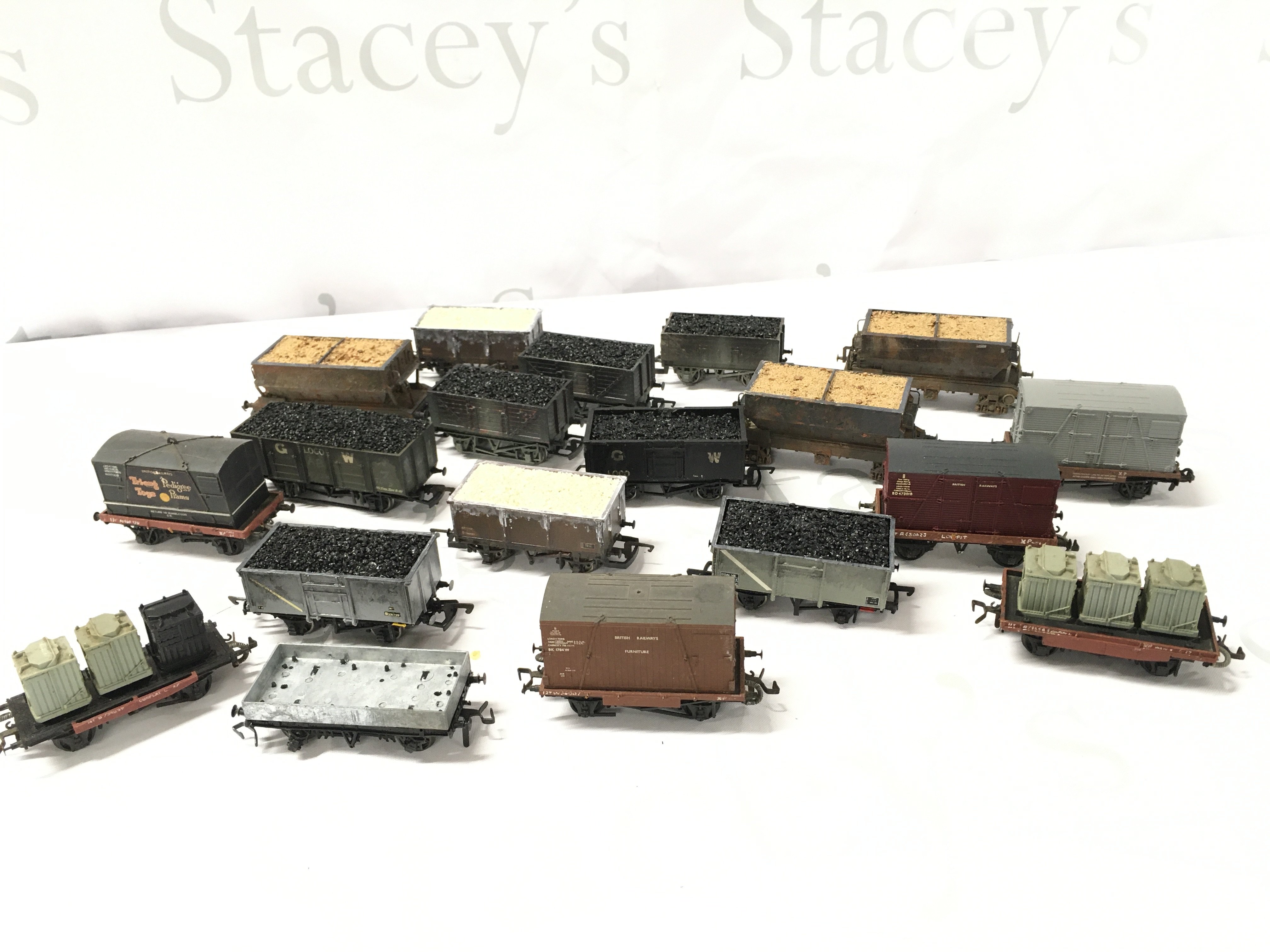 A Small Collection of Loose 00 Gauge Rolling Stock. No Reserve.