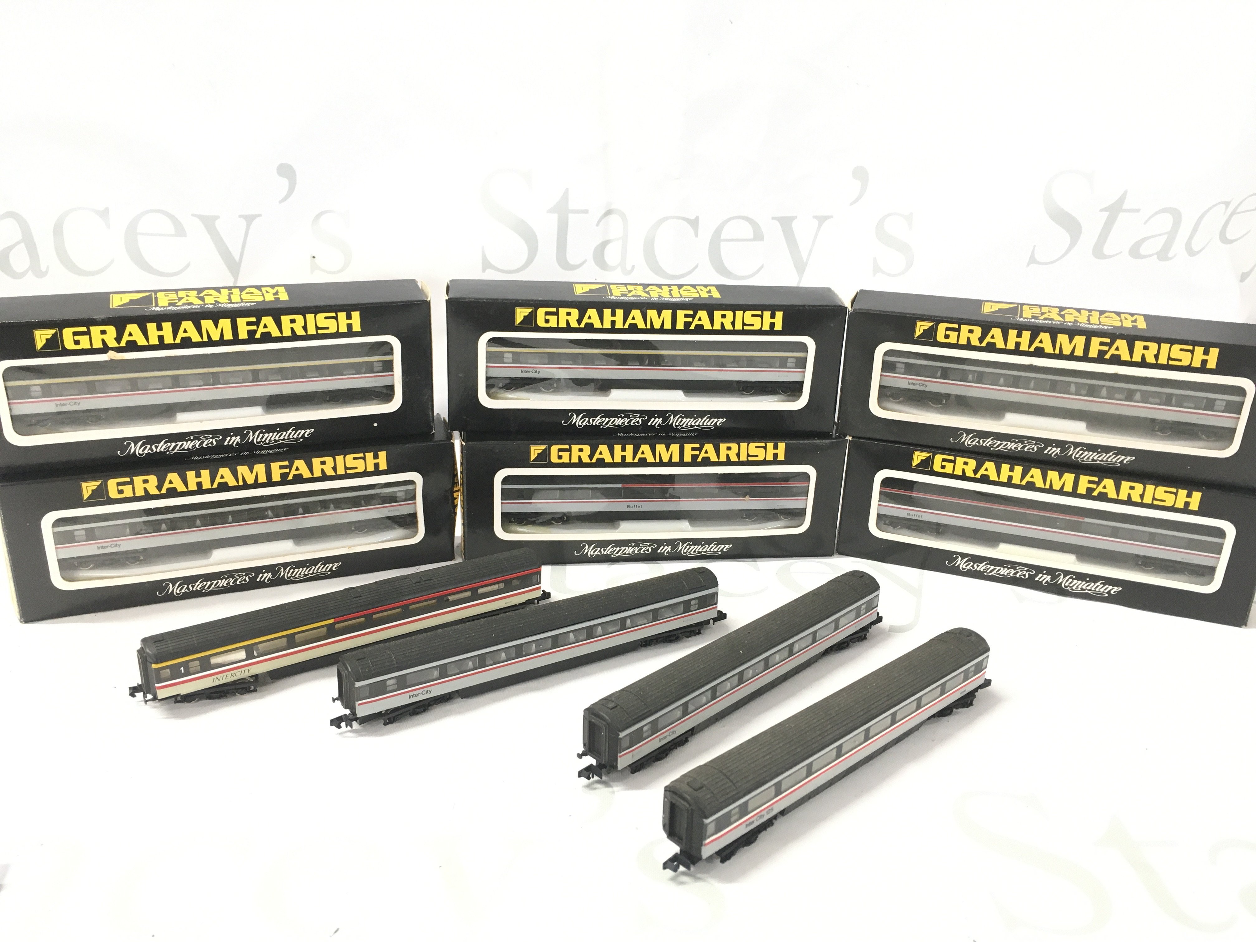 10 Boxed And Loose Graham Farish N Gauge Coaches. Executive Livery.