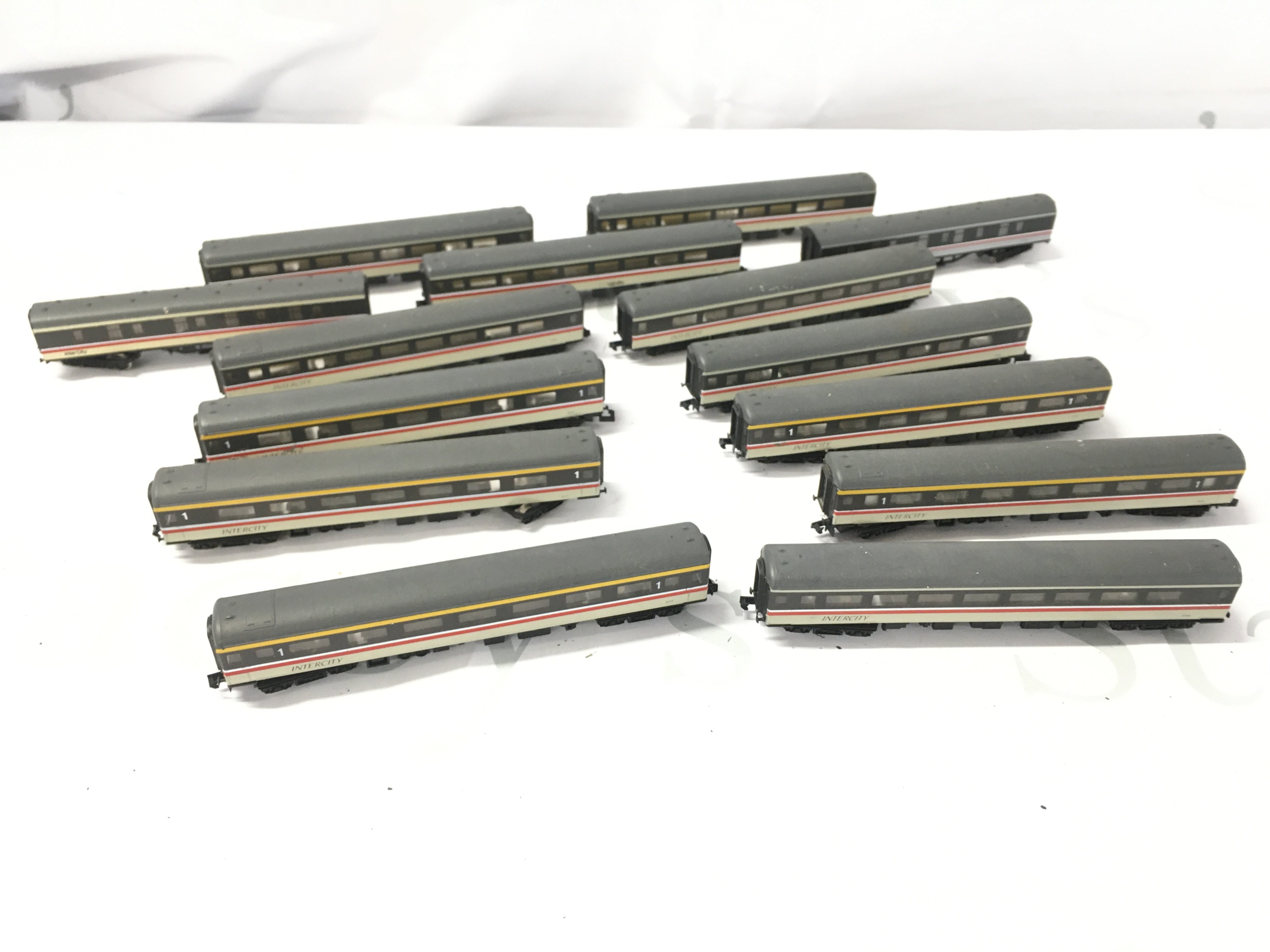14 Graham Farish N Gauge Executive Livery Coaches. No Reserve.