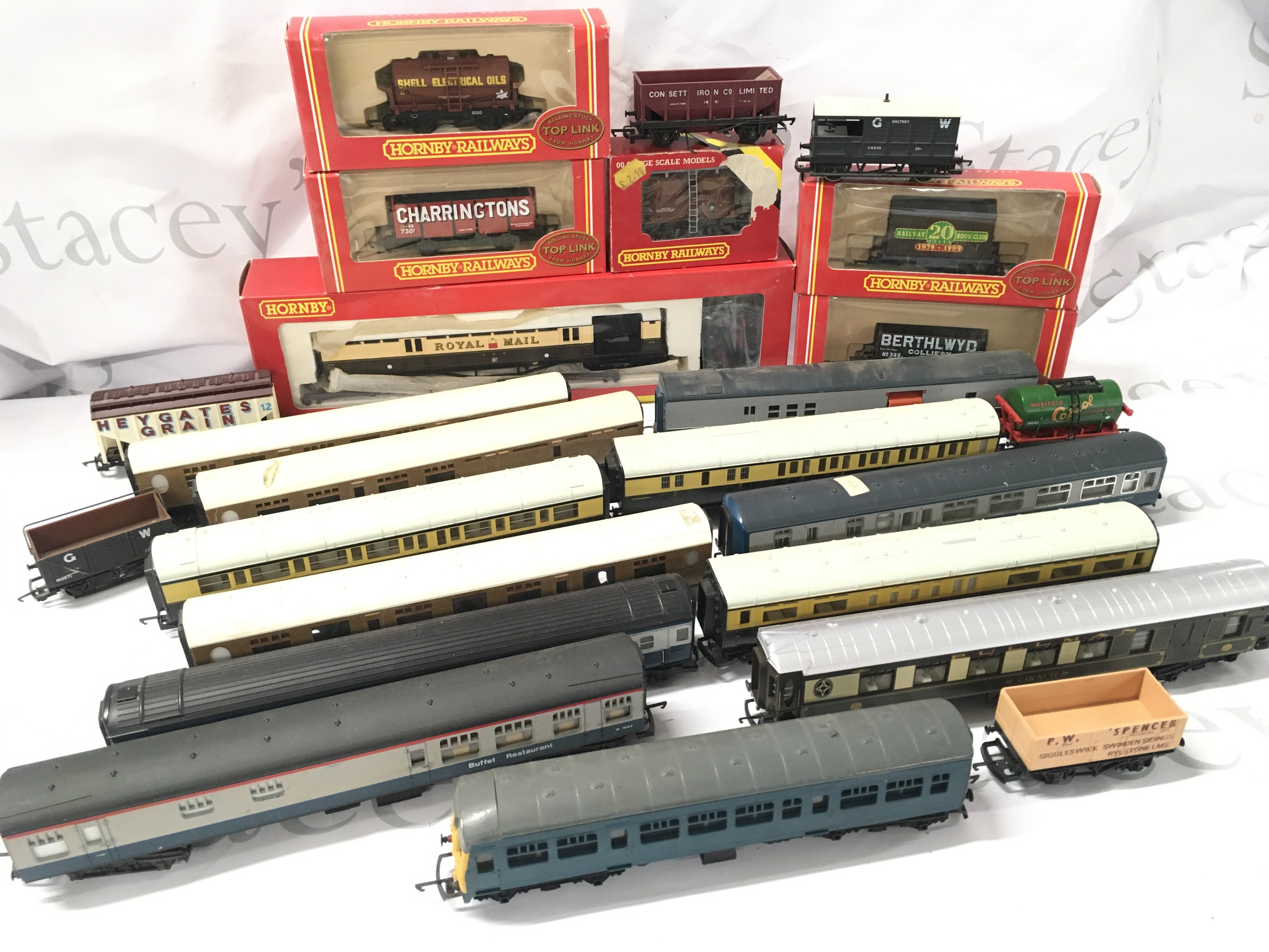 A Collection Of Boxed And Loose 00 Gauge Coaches And Wagons. No Reserve.
