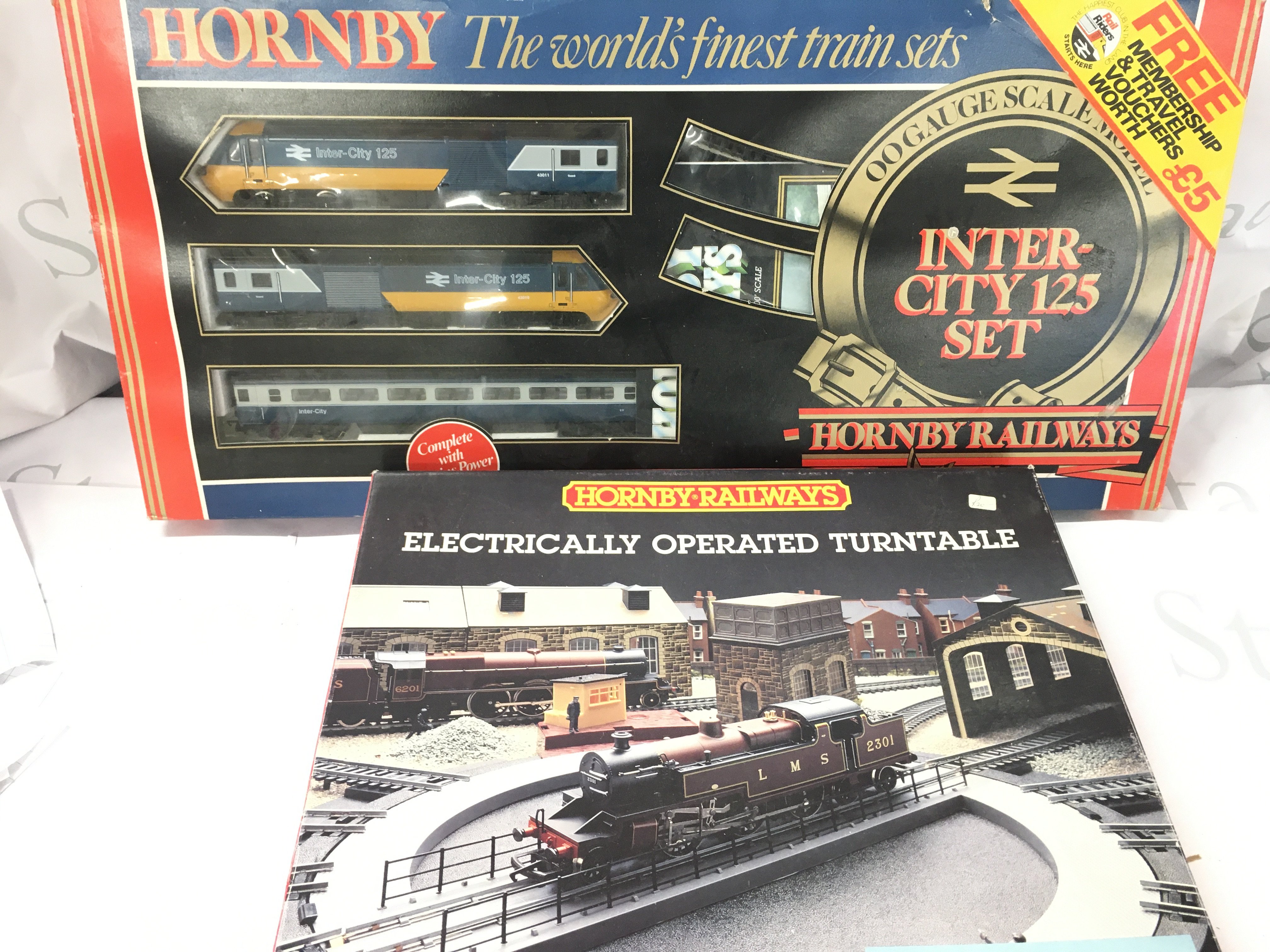 A Bo ex Hornby 00 Gauge Intercity 125 Set And. Turntable. (2). No Reserve.