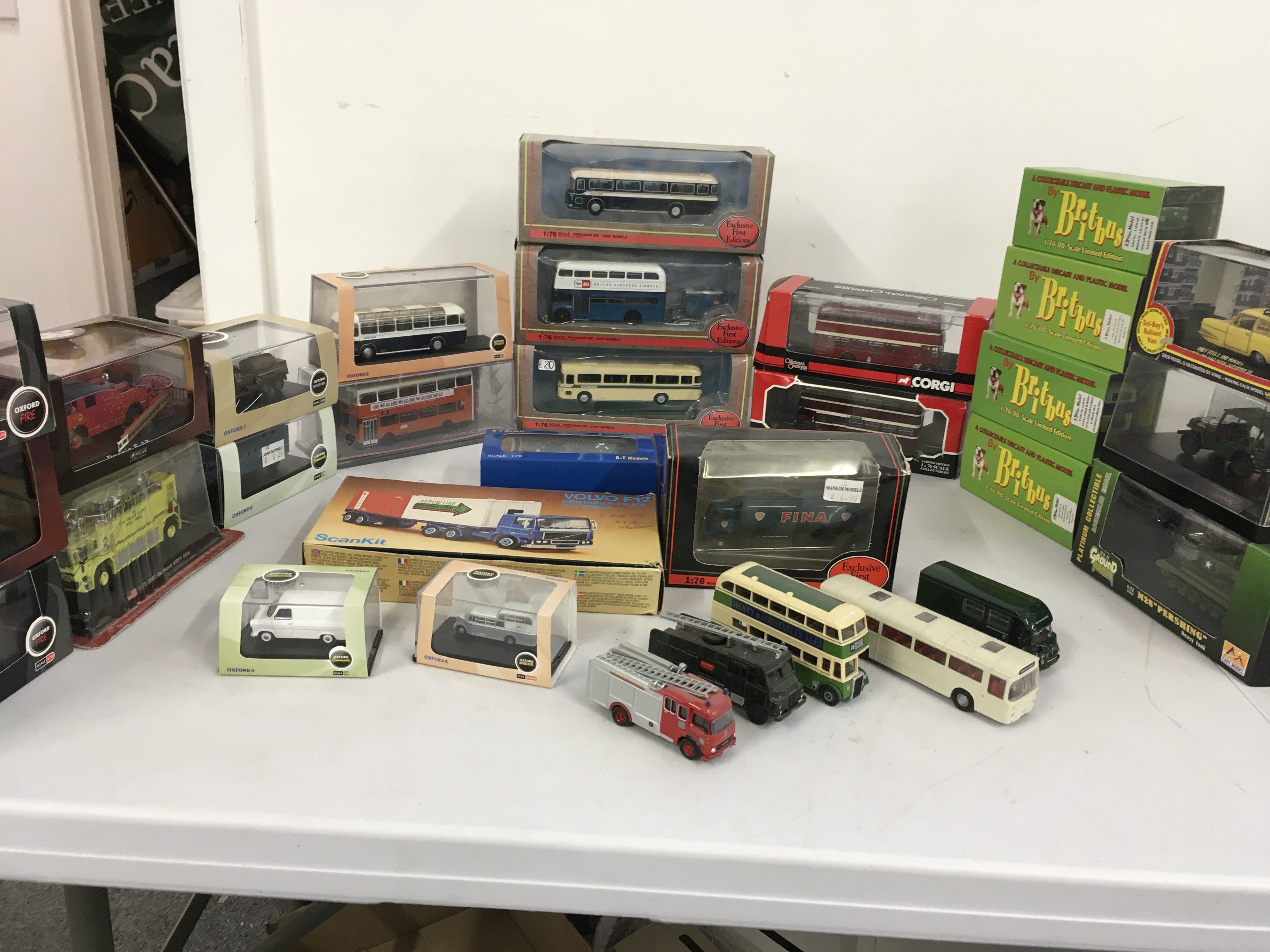 A collection of boxed diecast motor vehicles by Oxford..Corgi..EFE and others. Features buses..fire engines etc. No reserve