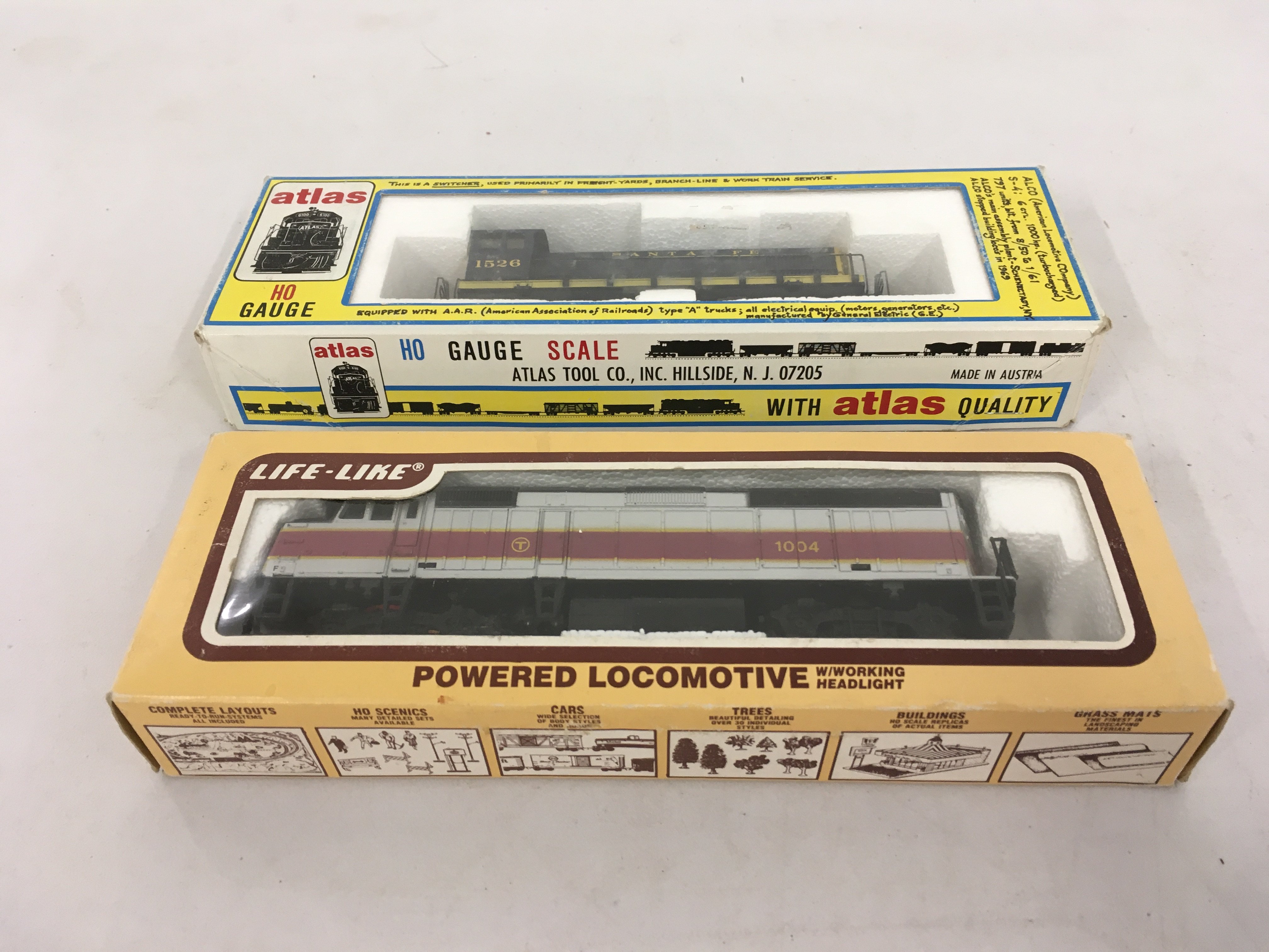 2 X Boxed HO gauge model railway locomotives includes Atlas S.4 Diesel no.8277 and Life Like F40. No reserve