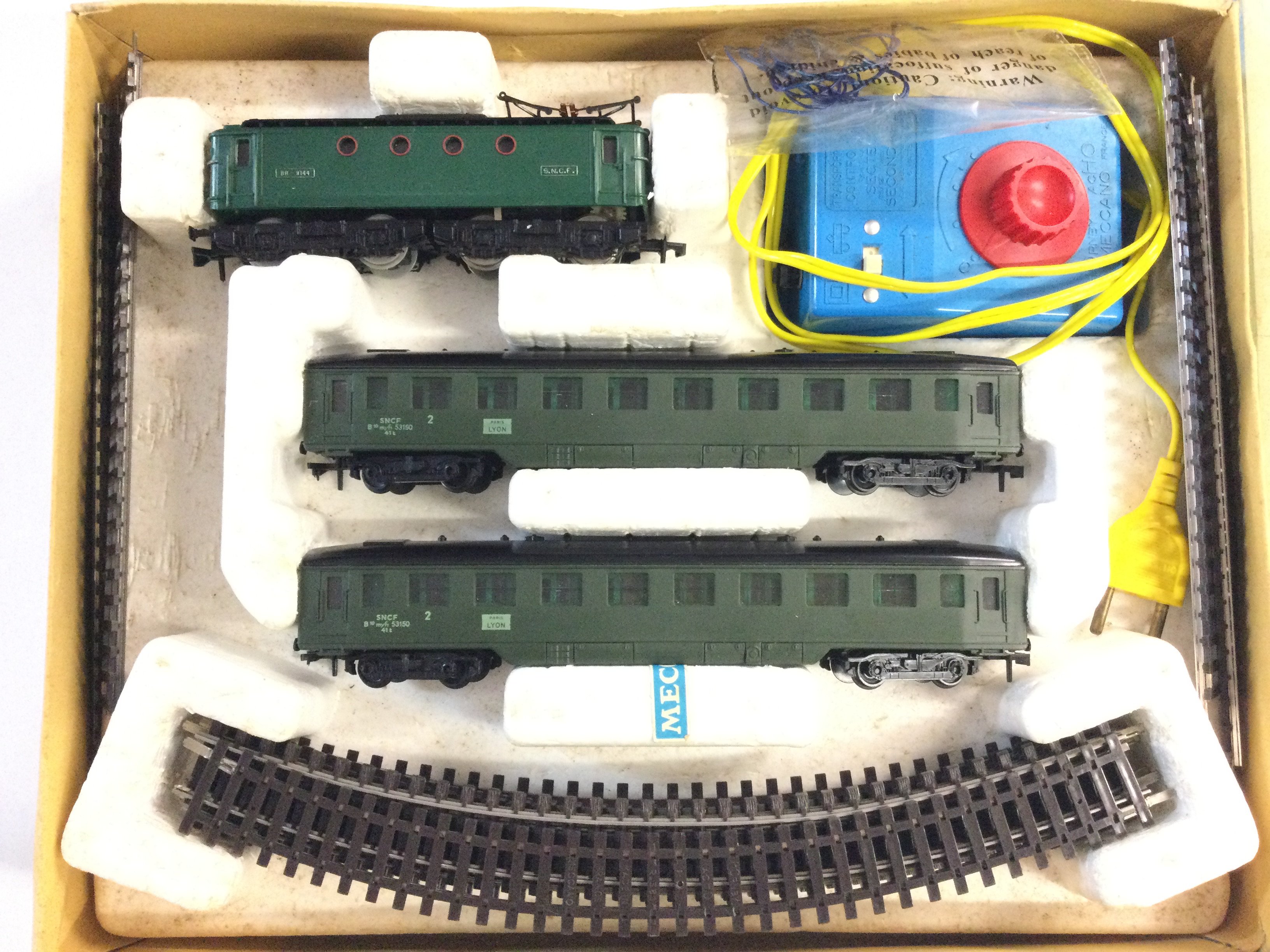 A Boxed French Meccano-Hornby H0 Gauge Passenger Train Set.