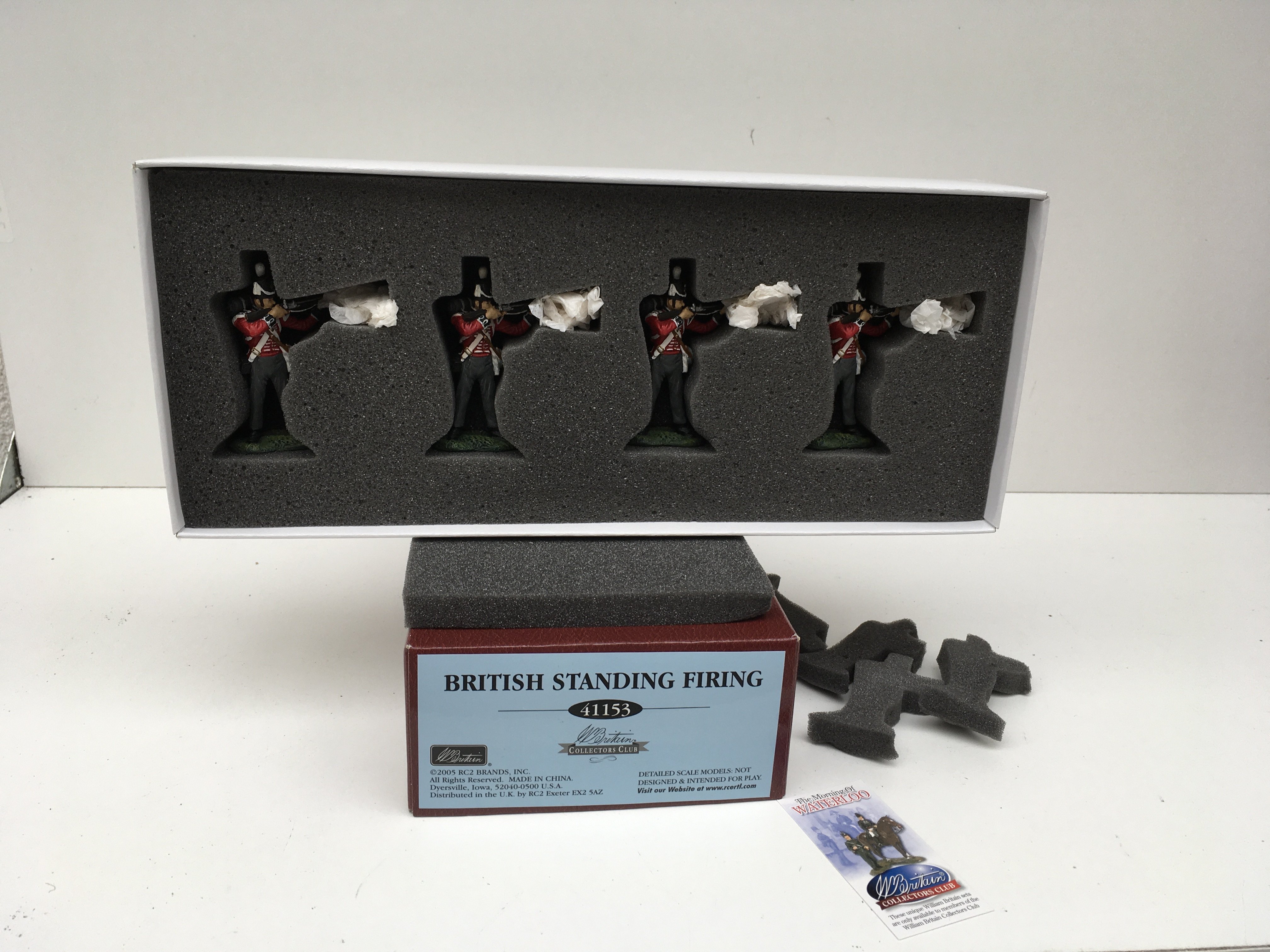 Boxed Britain Minature military model set featuring 41153 British Standing Fire. No reserve.