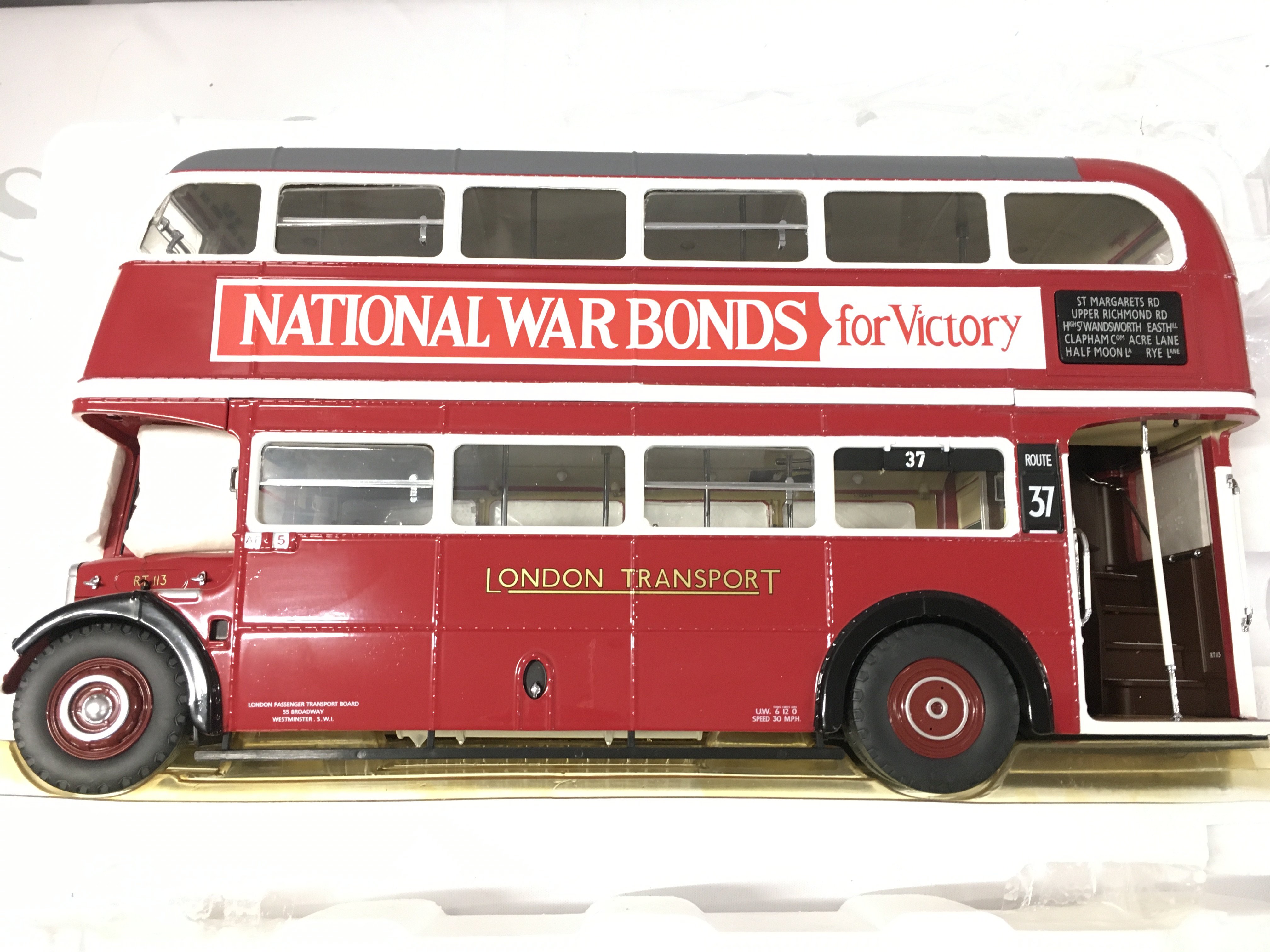 A Boxed Sun Star 1/24 Scale Diecast Model RT113-FXT 288 Bus #2920. With Certificate.