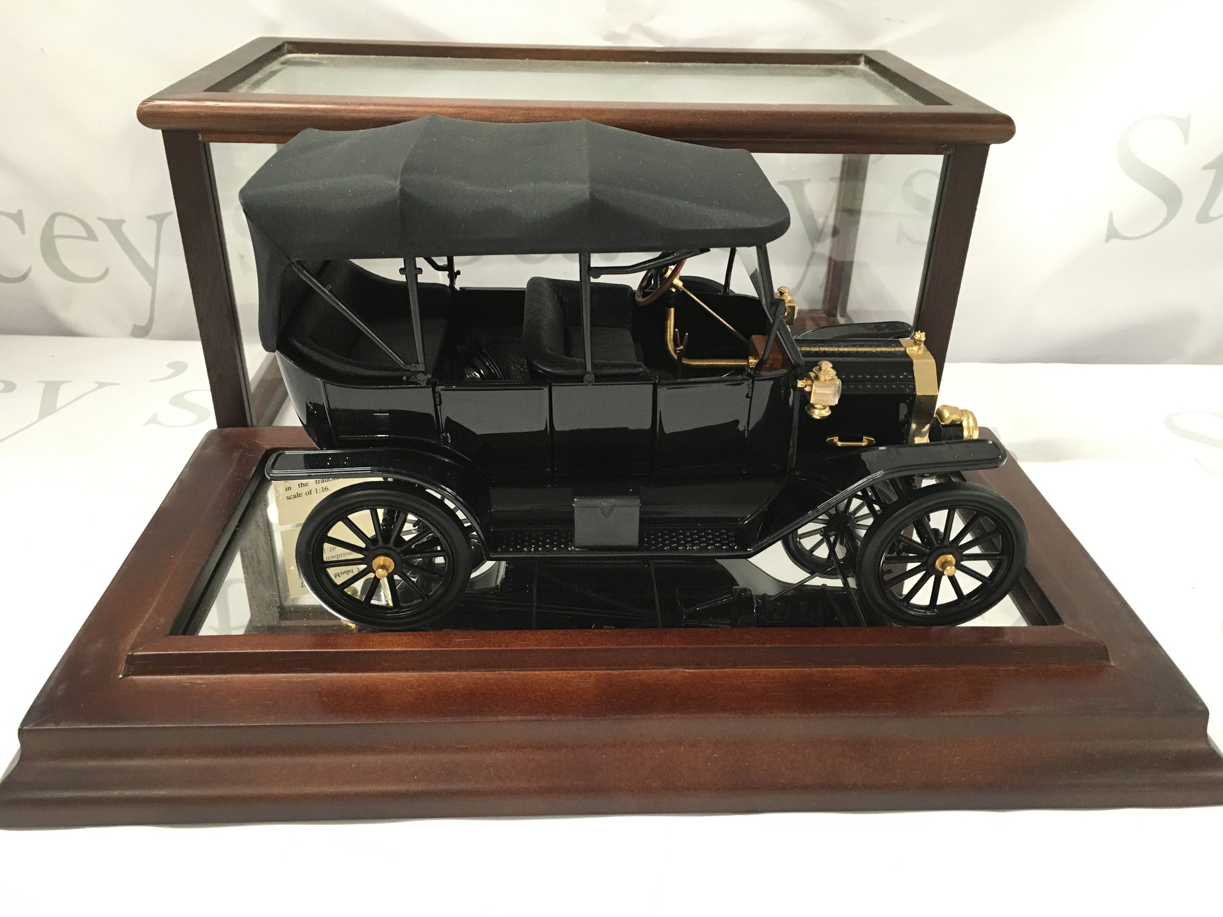 A Cased Franklin Mint. 1913 Ford Model T. 1/16 Scale No Reserve.