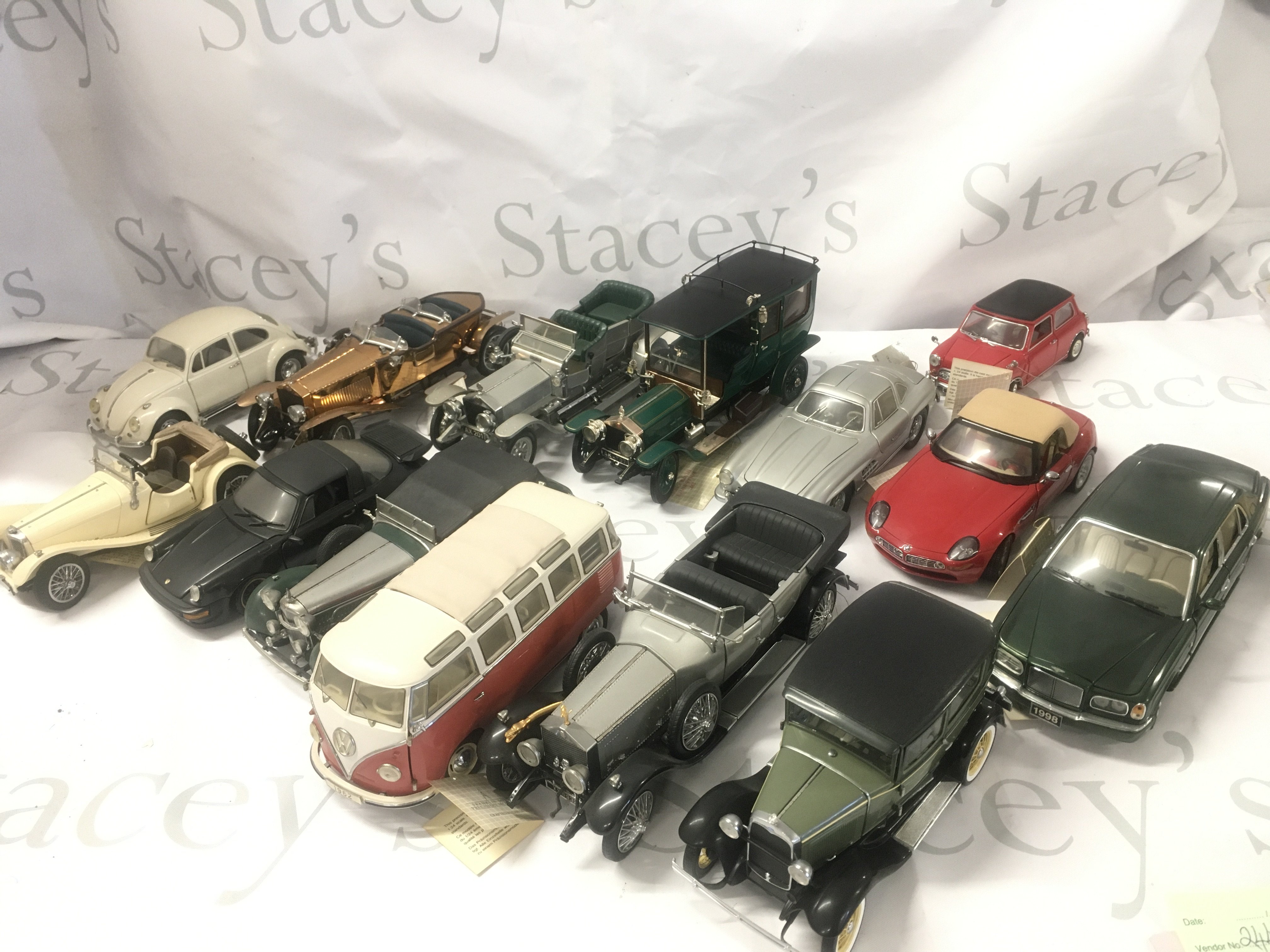 A Collection of 14 Franklin Mint Diecast Cars. No Reserve.