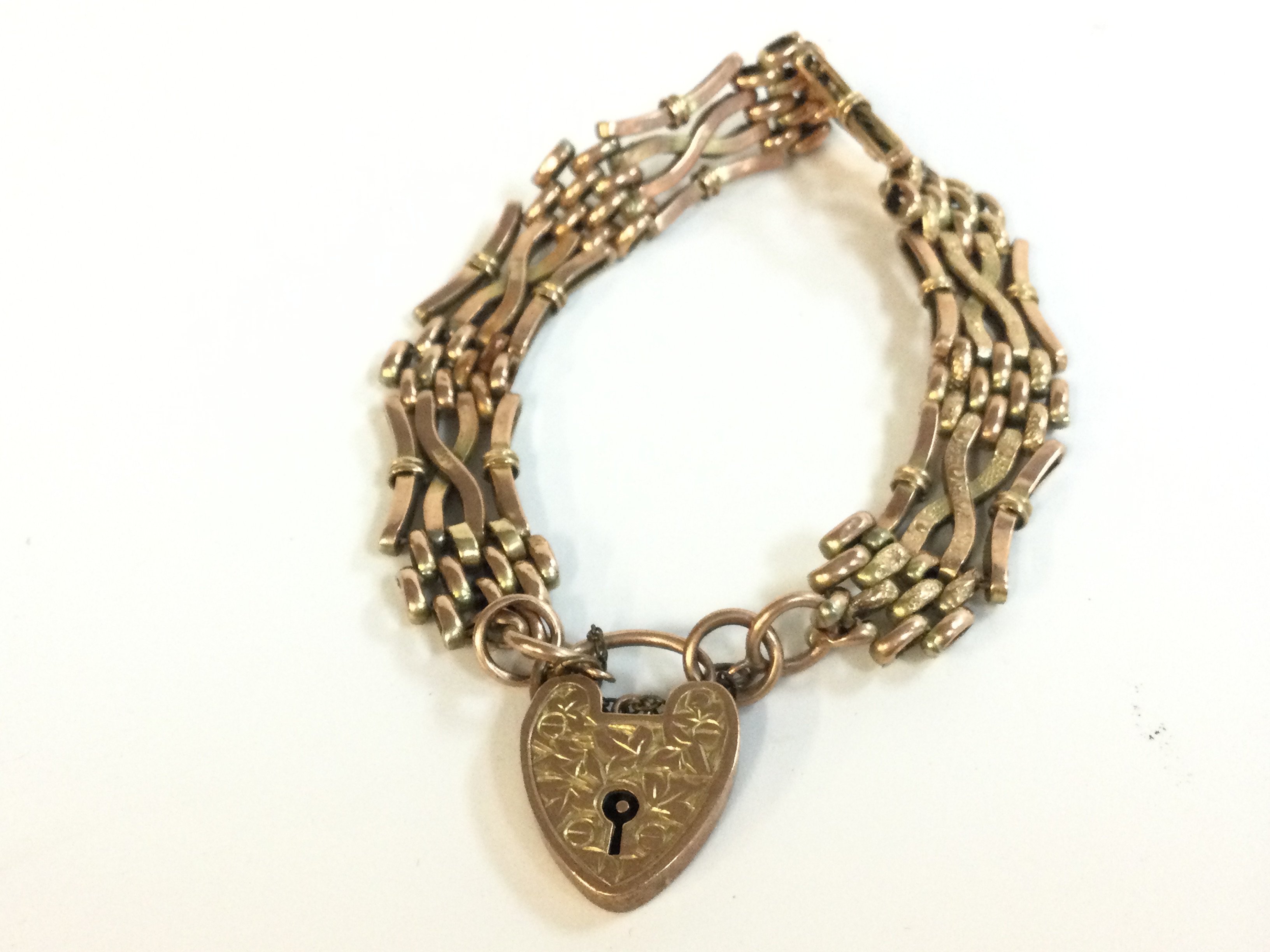 A 9ct gold gate bracelet , 15.6g total weight. Postage category A