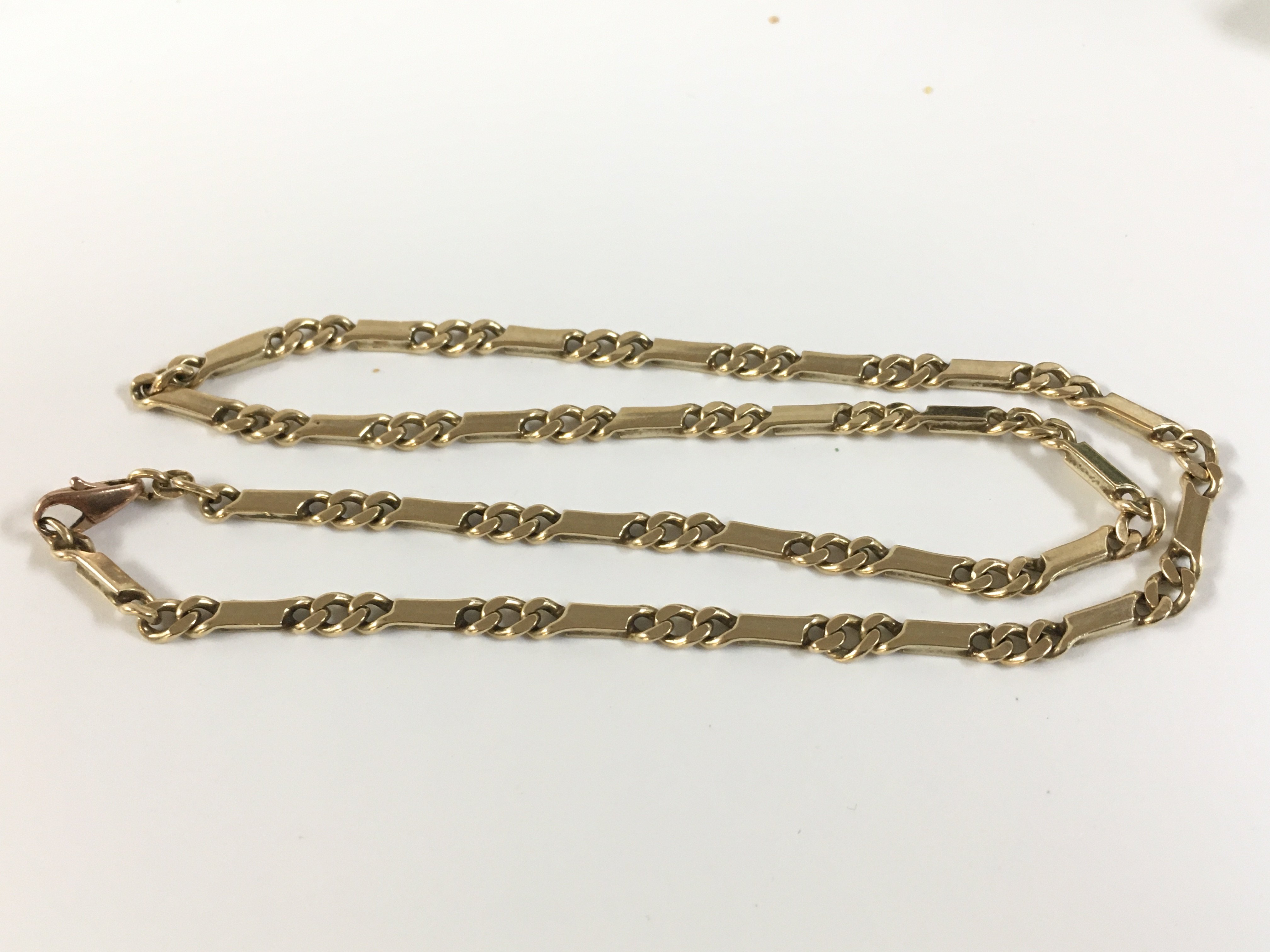 A 9ct gold bar and curb link chain, Approx 20&#2013266057۝ long, Approx weight 30.52 grams.