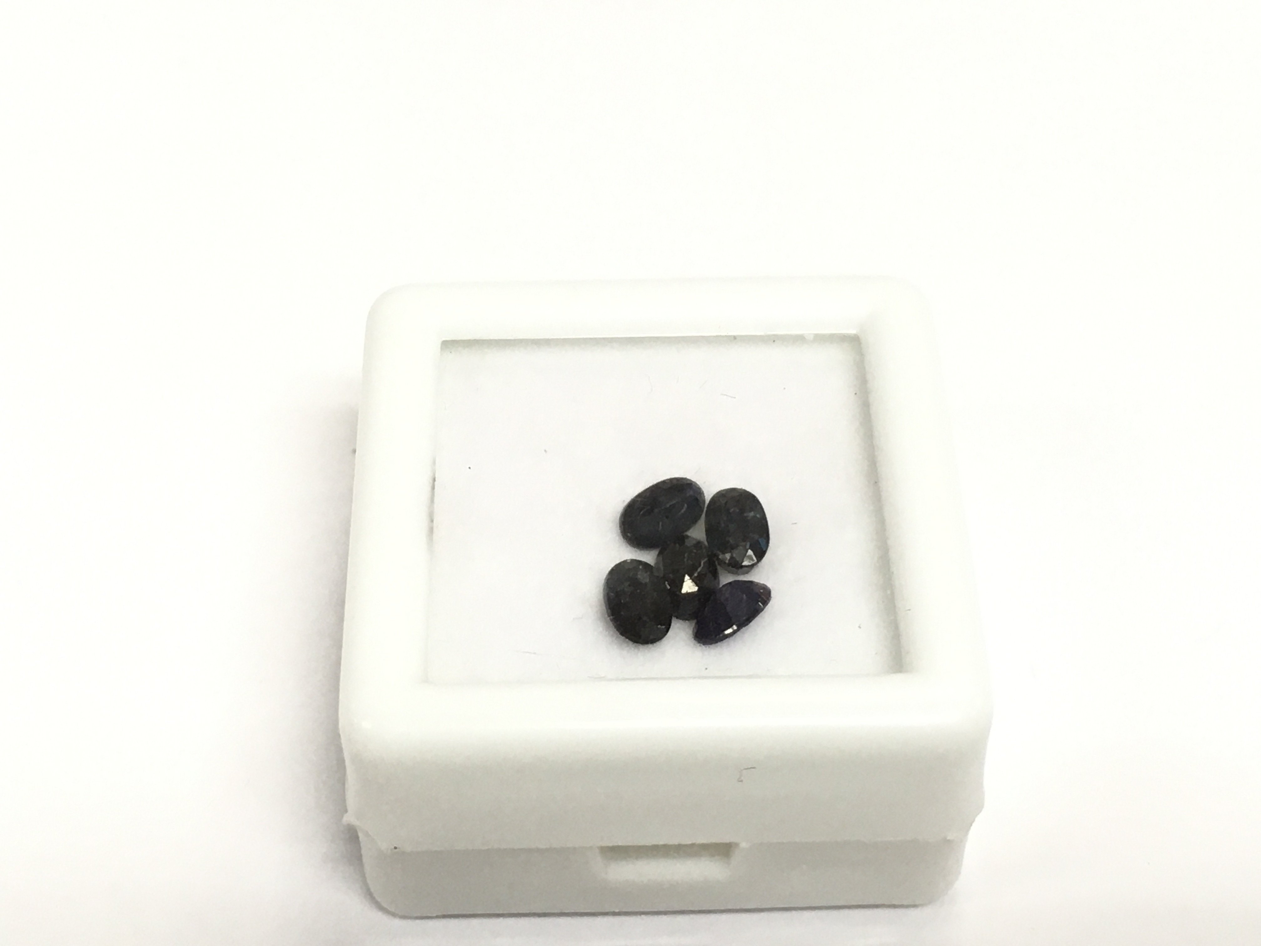 A parcel of five loose oval cut sapphires, approx 1.64ct. Shipping category A.