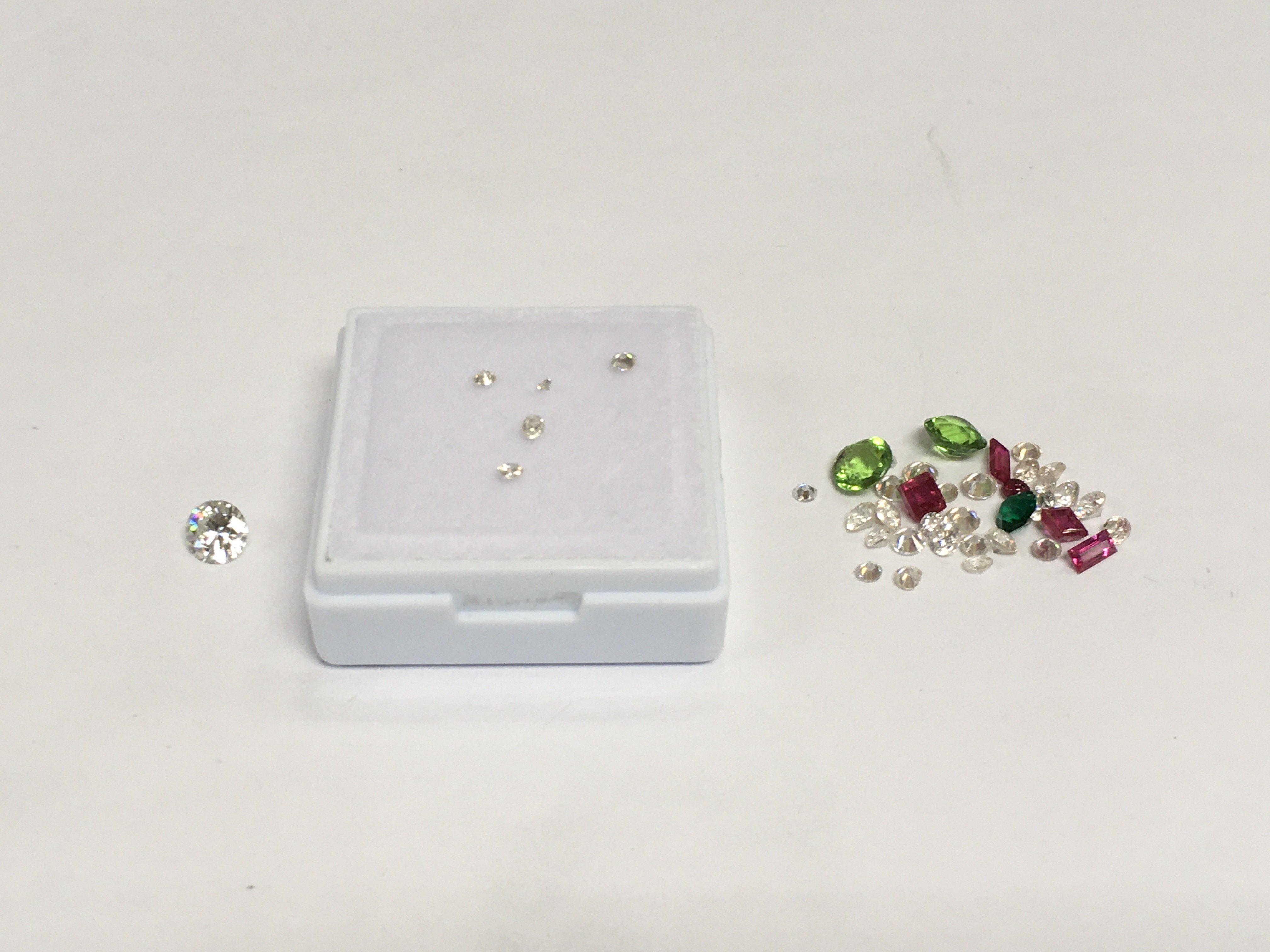 A parcel of loose mixed gemstones, a boxed parcel of five loose diamonds approx 0.10ct, loose single moissanite approx 0.37ct. Shipping category A.