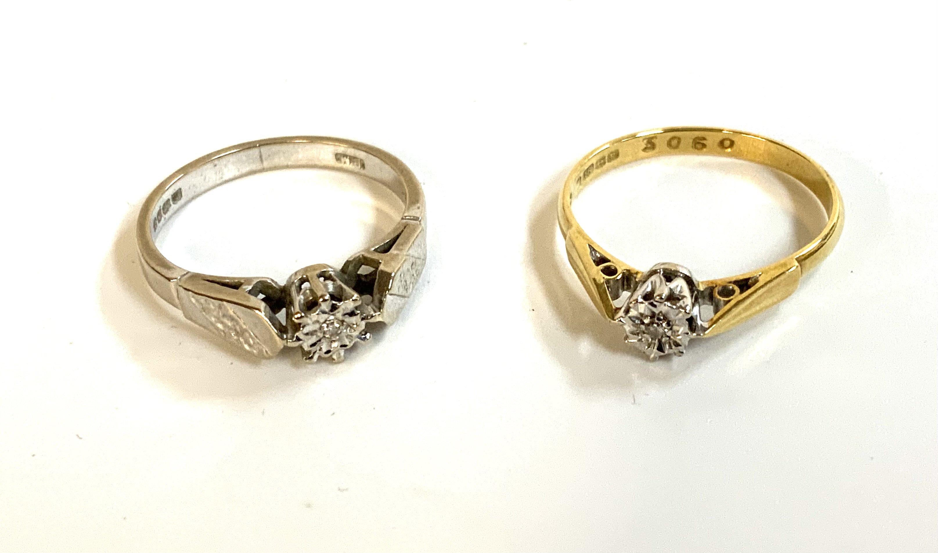 2 vintage 18ct gold solitare diamond rings. (A)