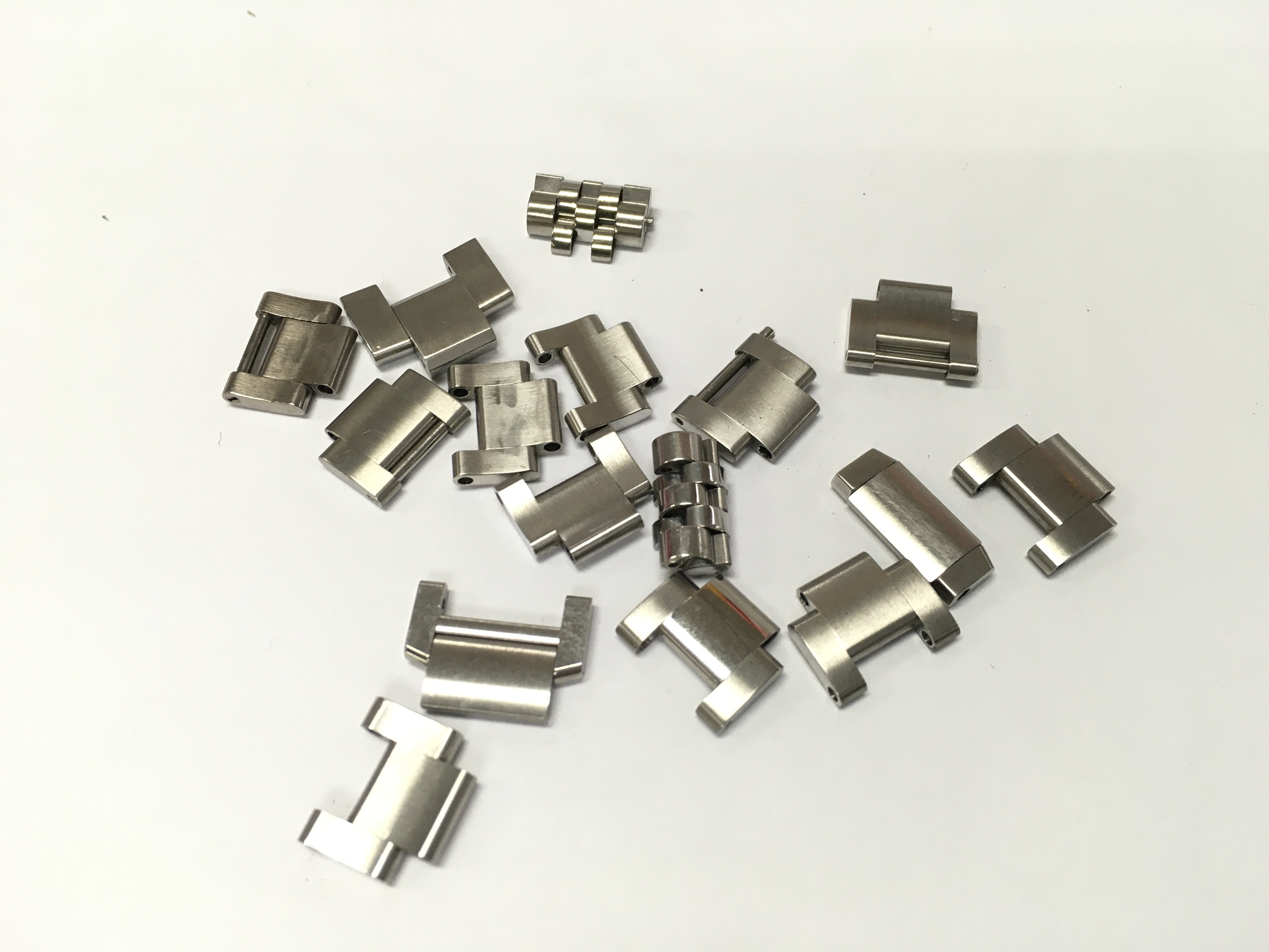 A collection of assorted steel gents rolex and other links. Buyer to satisfy themselves with authenticity prior to bidding.