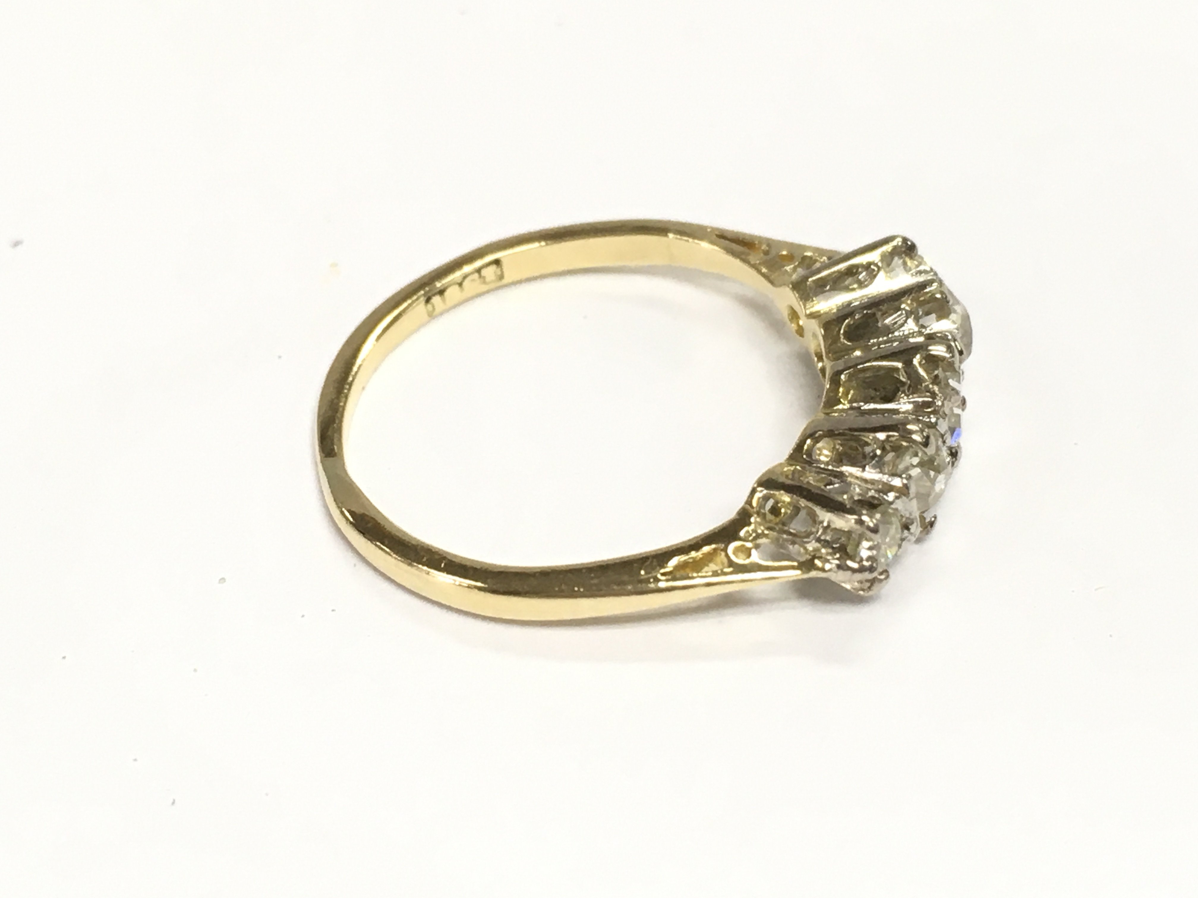 An 18ct antique 5 stone diamond ring. Size M and 2.65g