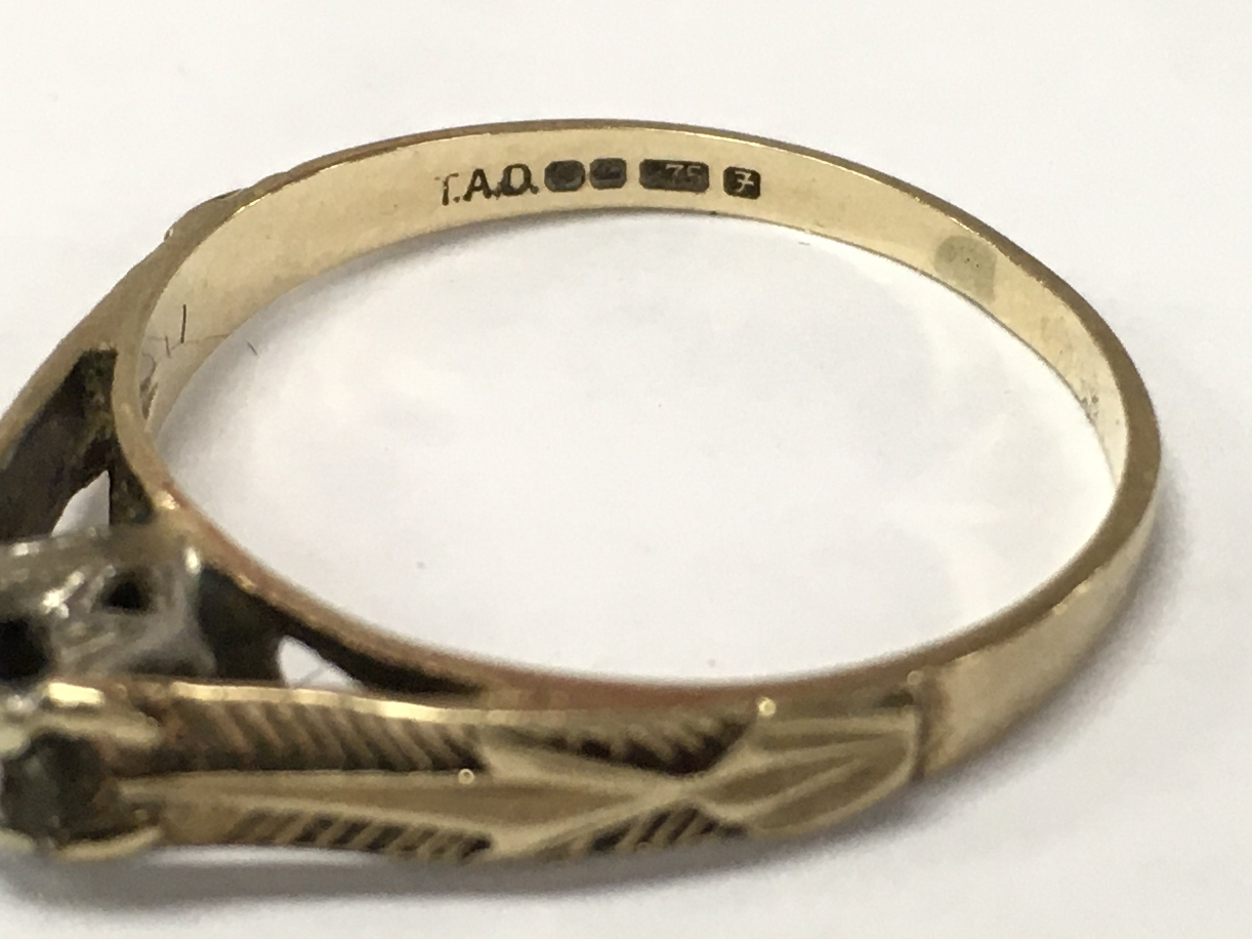 WITHDRAWN - A 9ct gold ring set , size Q. Total weight 2g. Postage category a