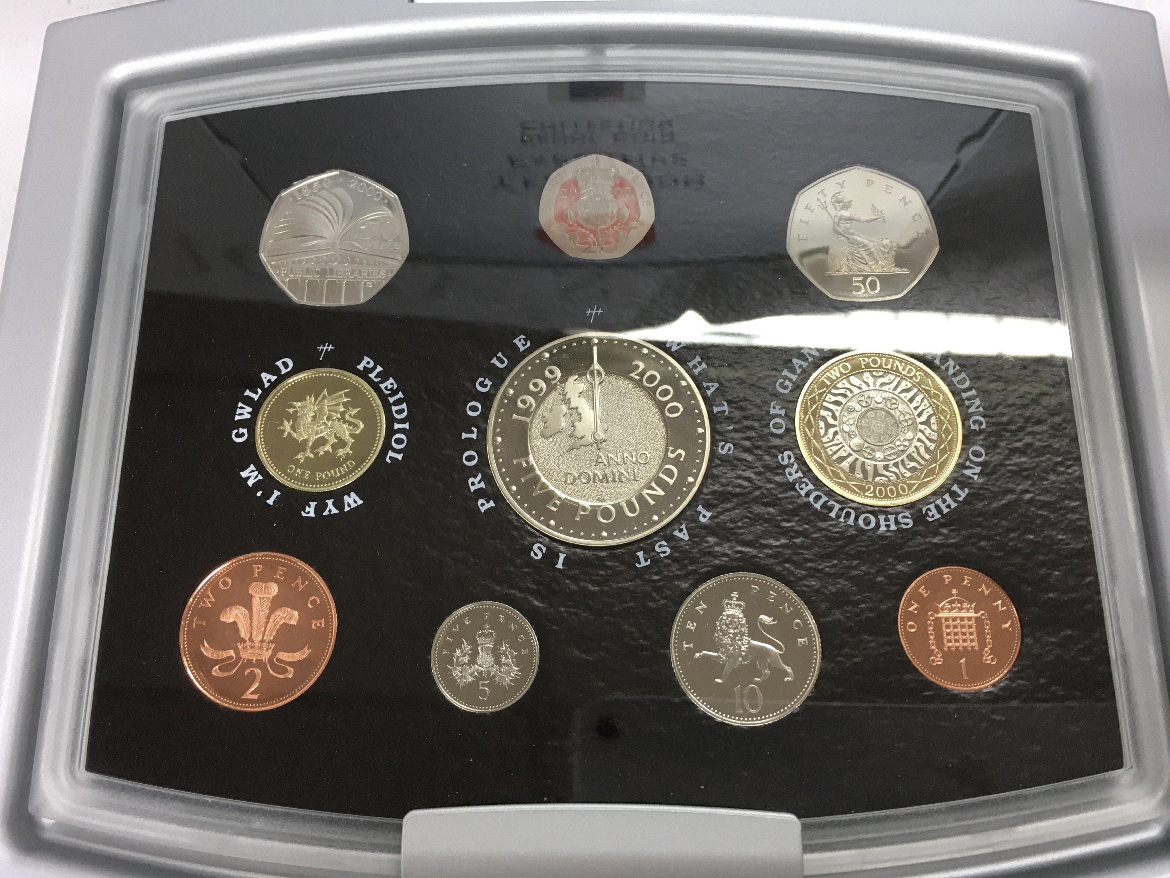 A 2000 royal mint proof coin set.