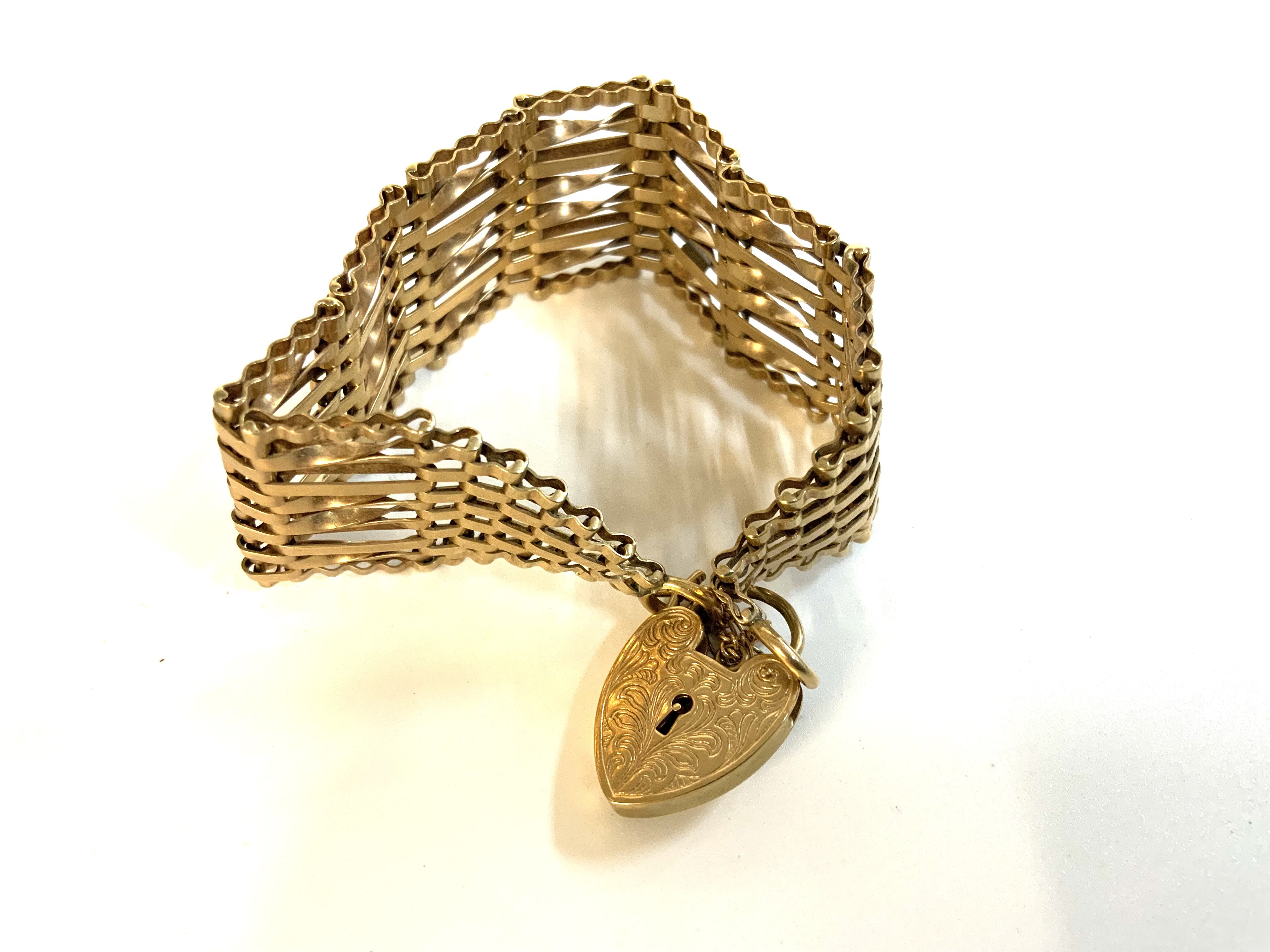 A heavy 9ct gold gate bracelet, 28g. ( A)