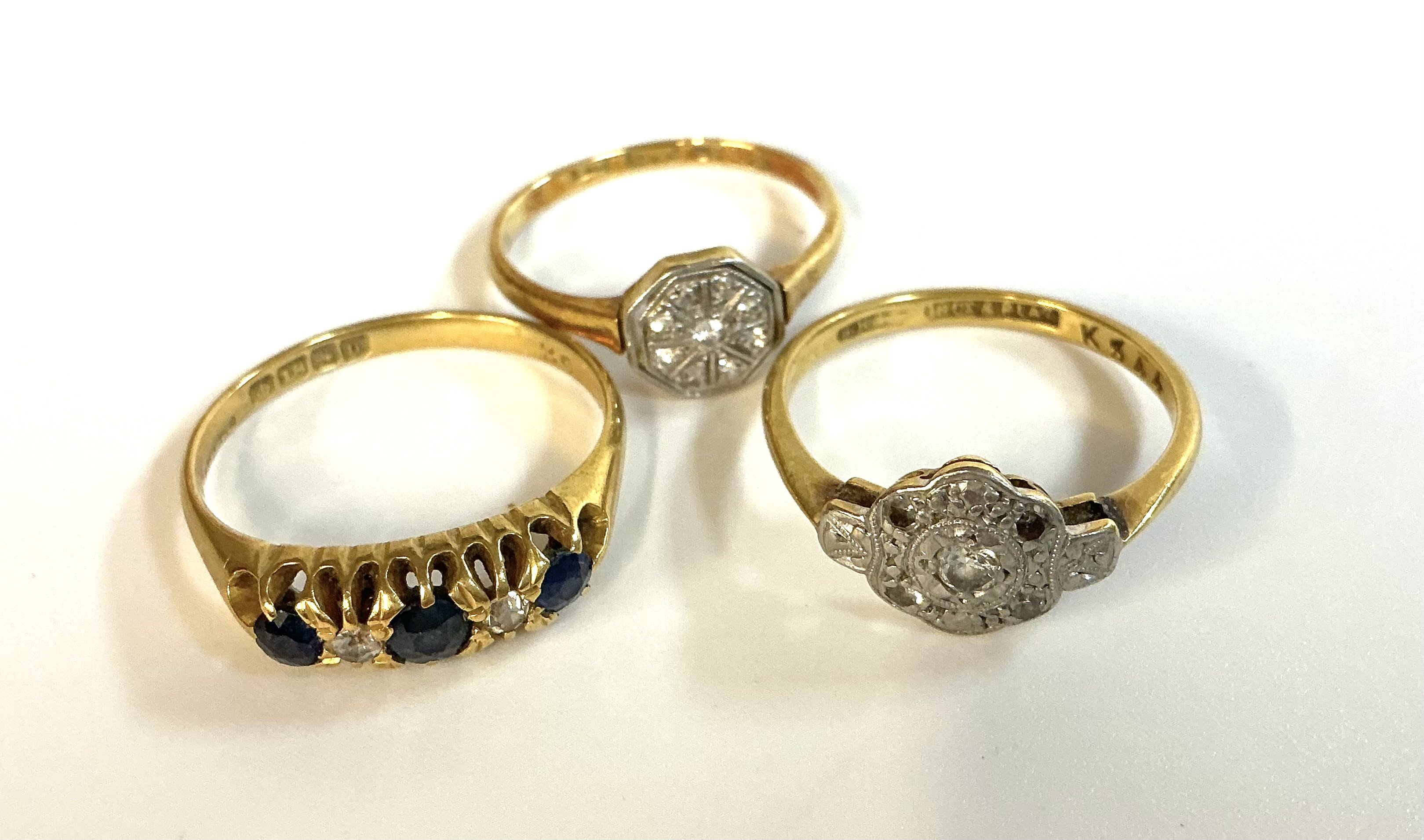 3 1930s 18ct yellow gold rings.