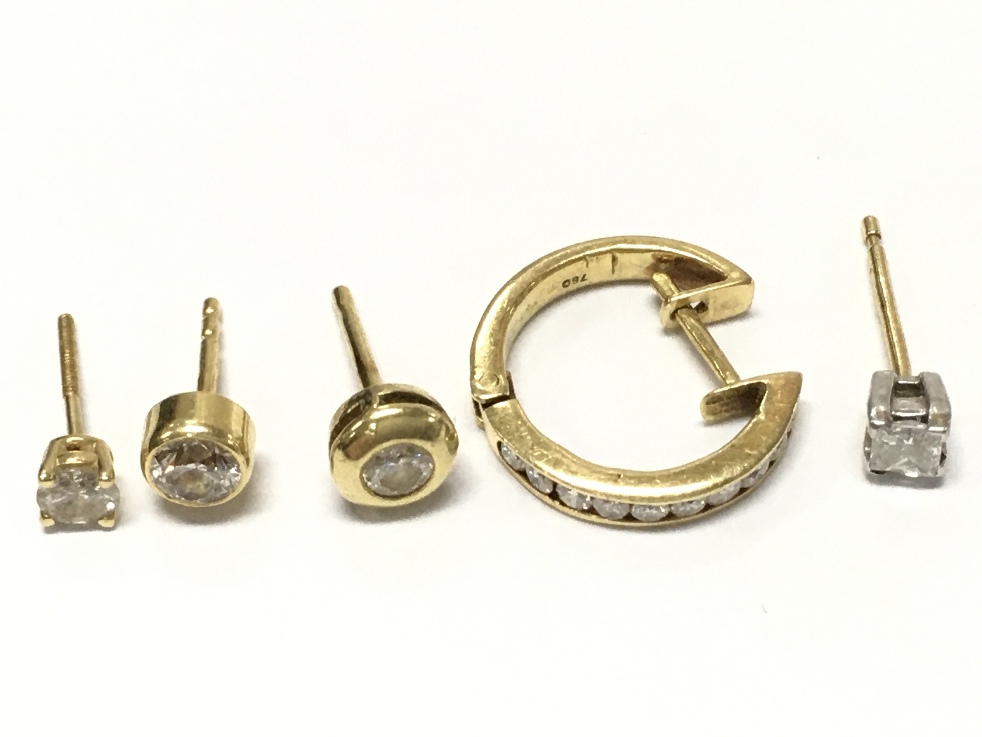 18ct gold diamond set diamond and Moissanite . 3.6g total weight. Postage cat A