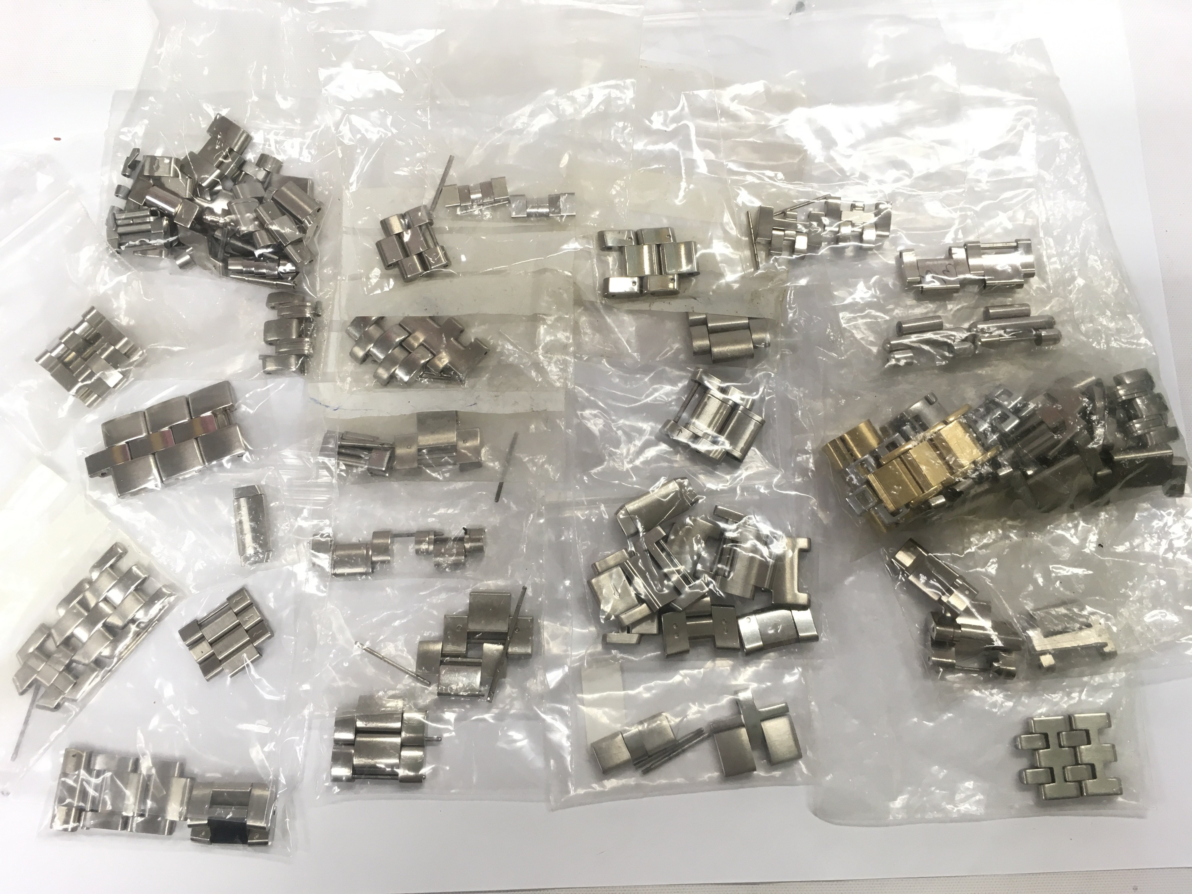A collection of various spare links for gents watches. Shipping category A.