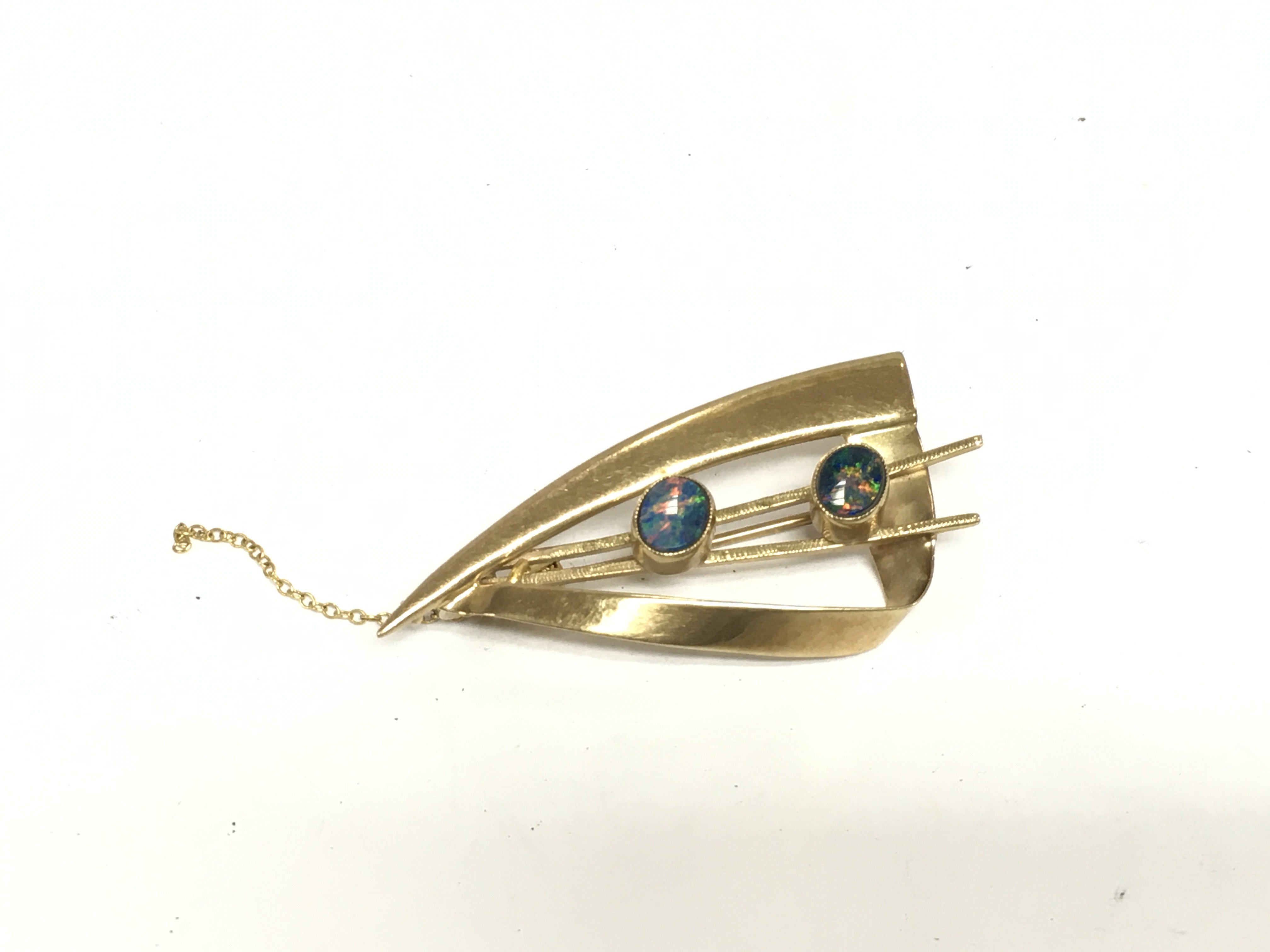 A 9ct gold and opal brooch, approx 5.8g. Shipping category A.
