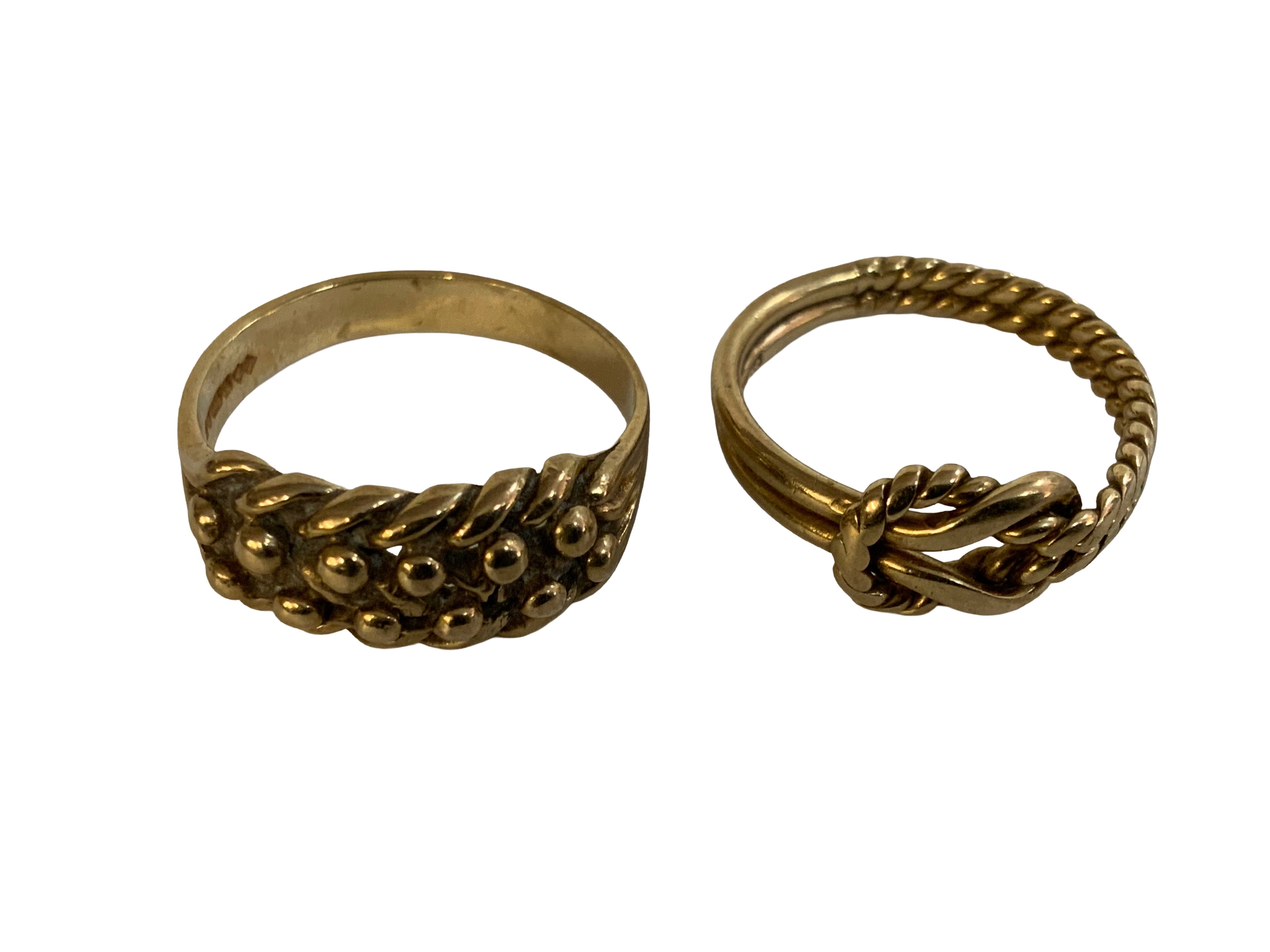 2 9ct gold signet rings (A)