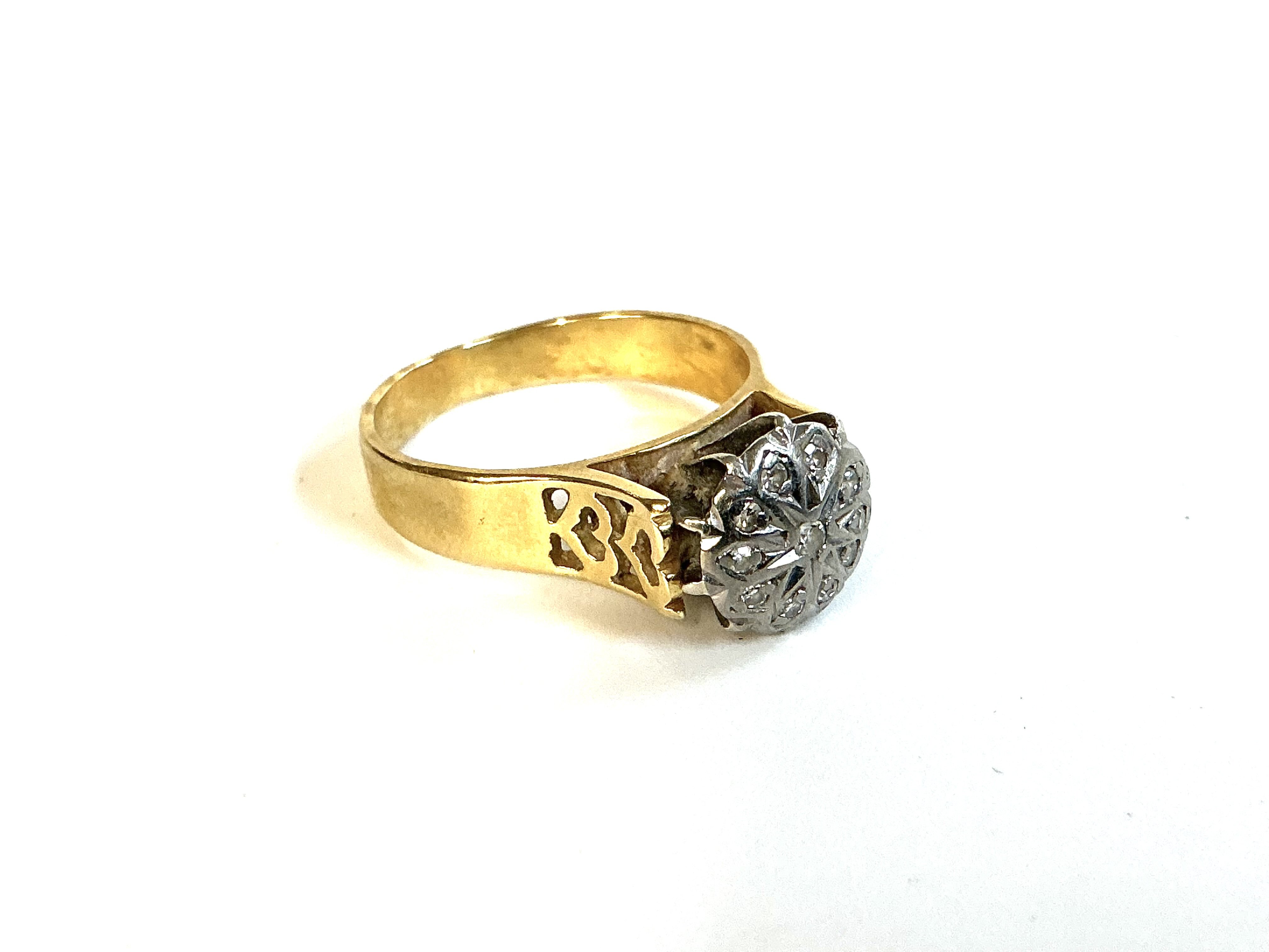 A heavy 18ct gold diamond set cluster ring. (N.5).