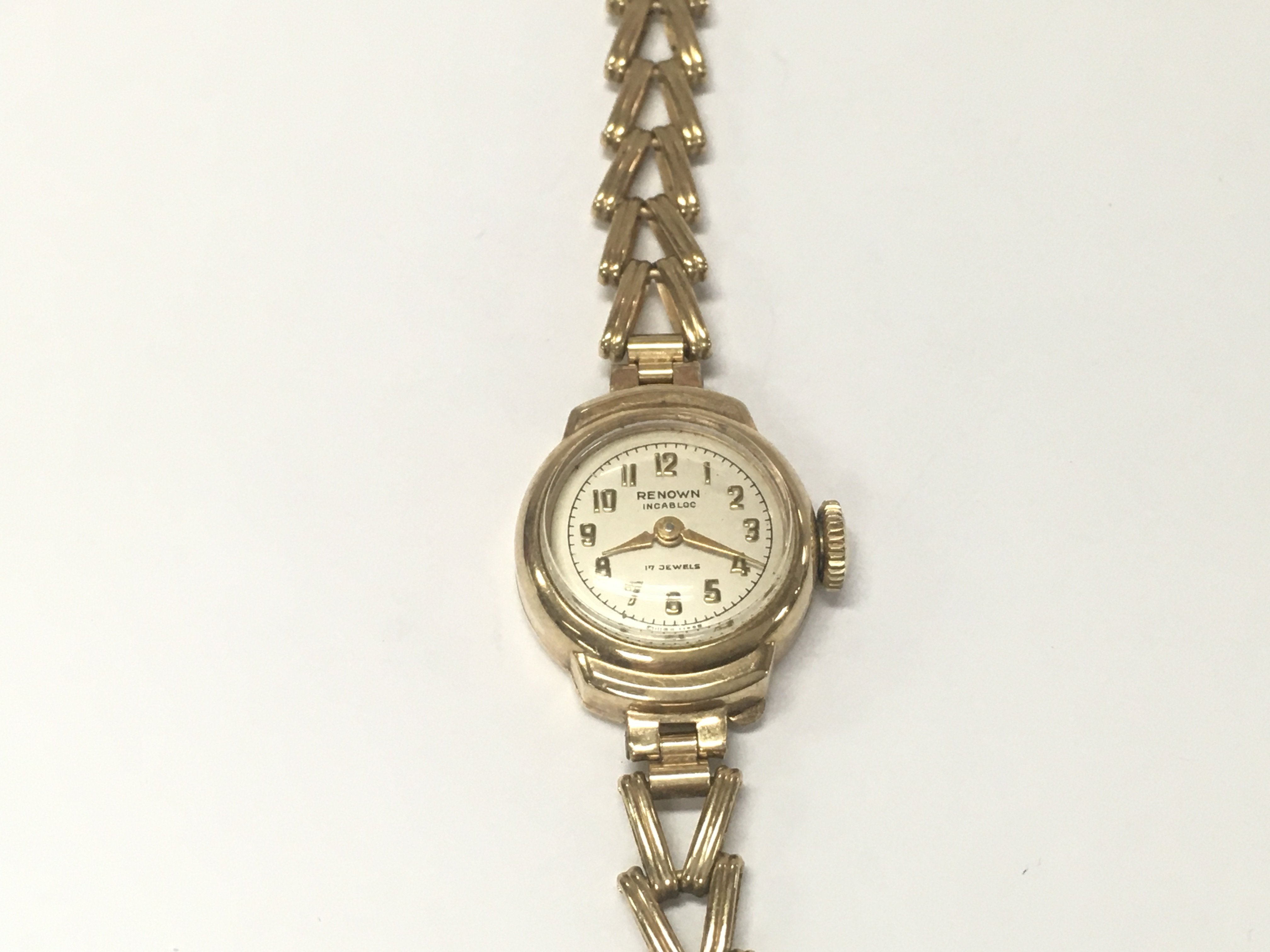 A vintage 9ct ladies wrist watch. 12.21g winds and runs.
