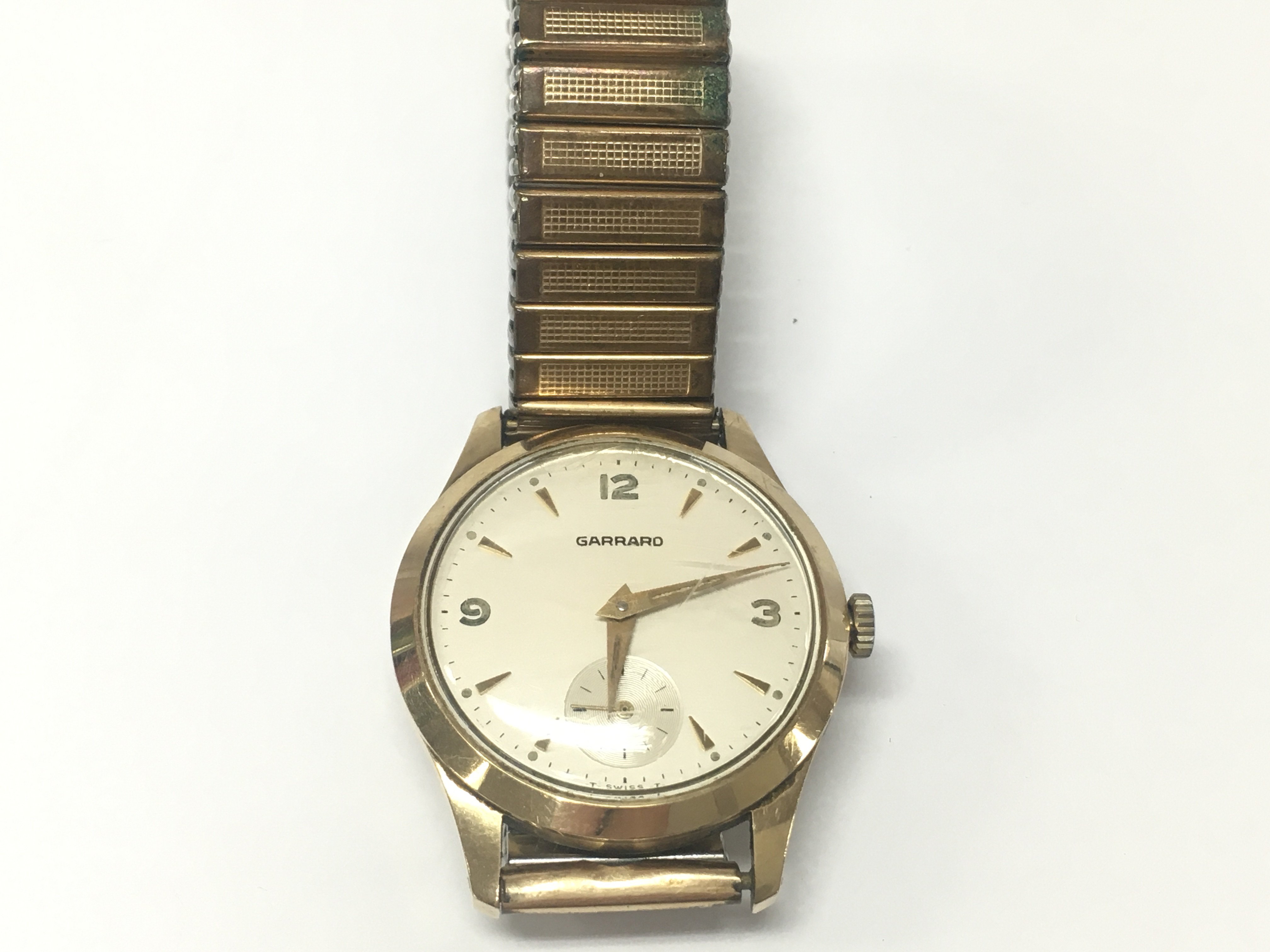 A vintage Garrard gents 9ct gold cased wrist watch on a flexi strap. Winds and runs. 51.11g