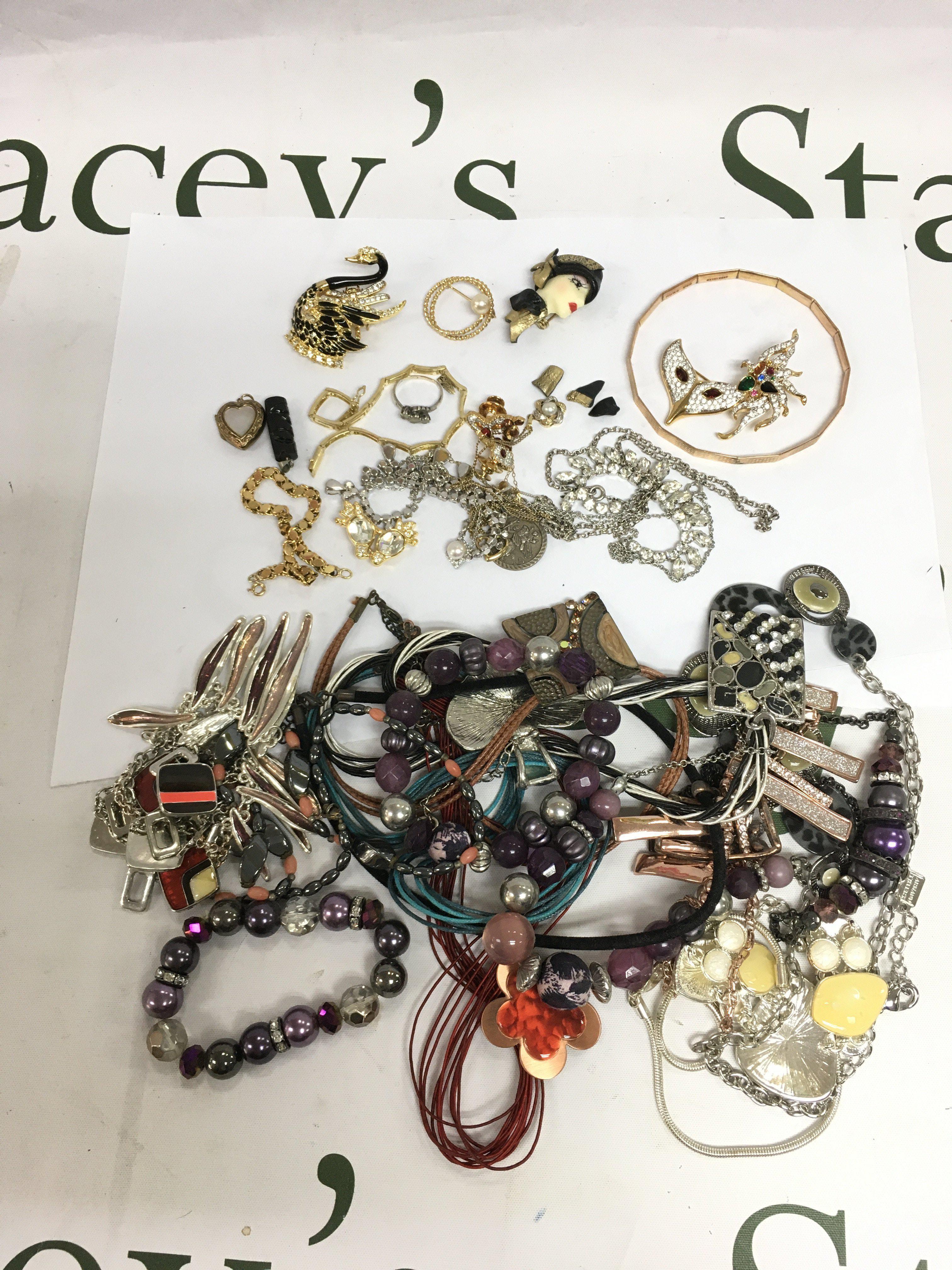 A collection of costume jewellery. Shipping category B.