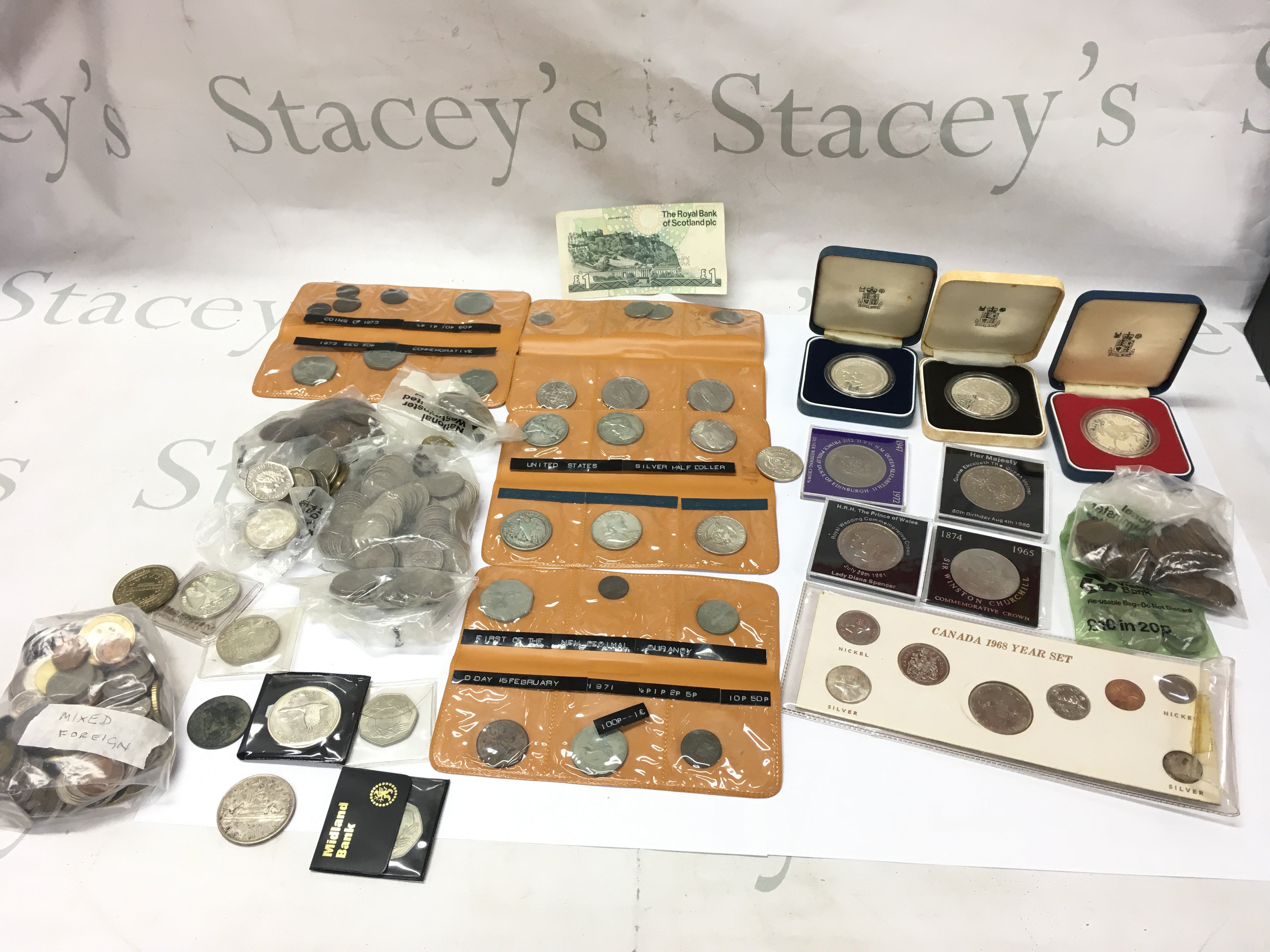 A collection of assorted British and other coinage. Postage B